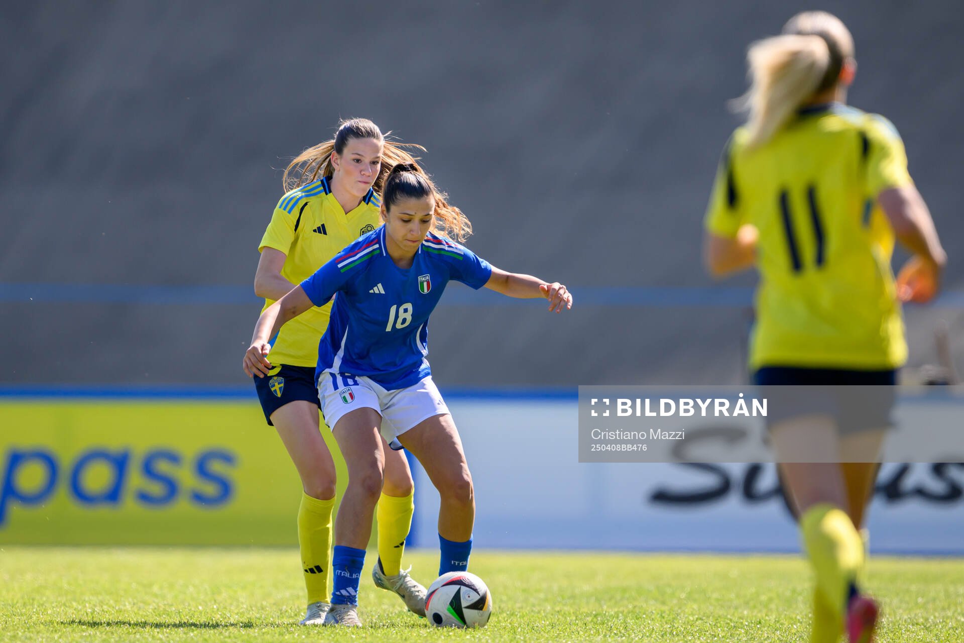 Bella Andersson of Sweden and Rosanna Ventriglia of Italy