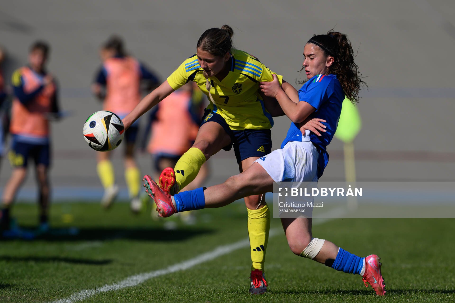 Novalie Jensen of Sweden and Giada Pellegrino Cim of Italy