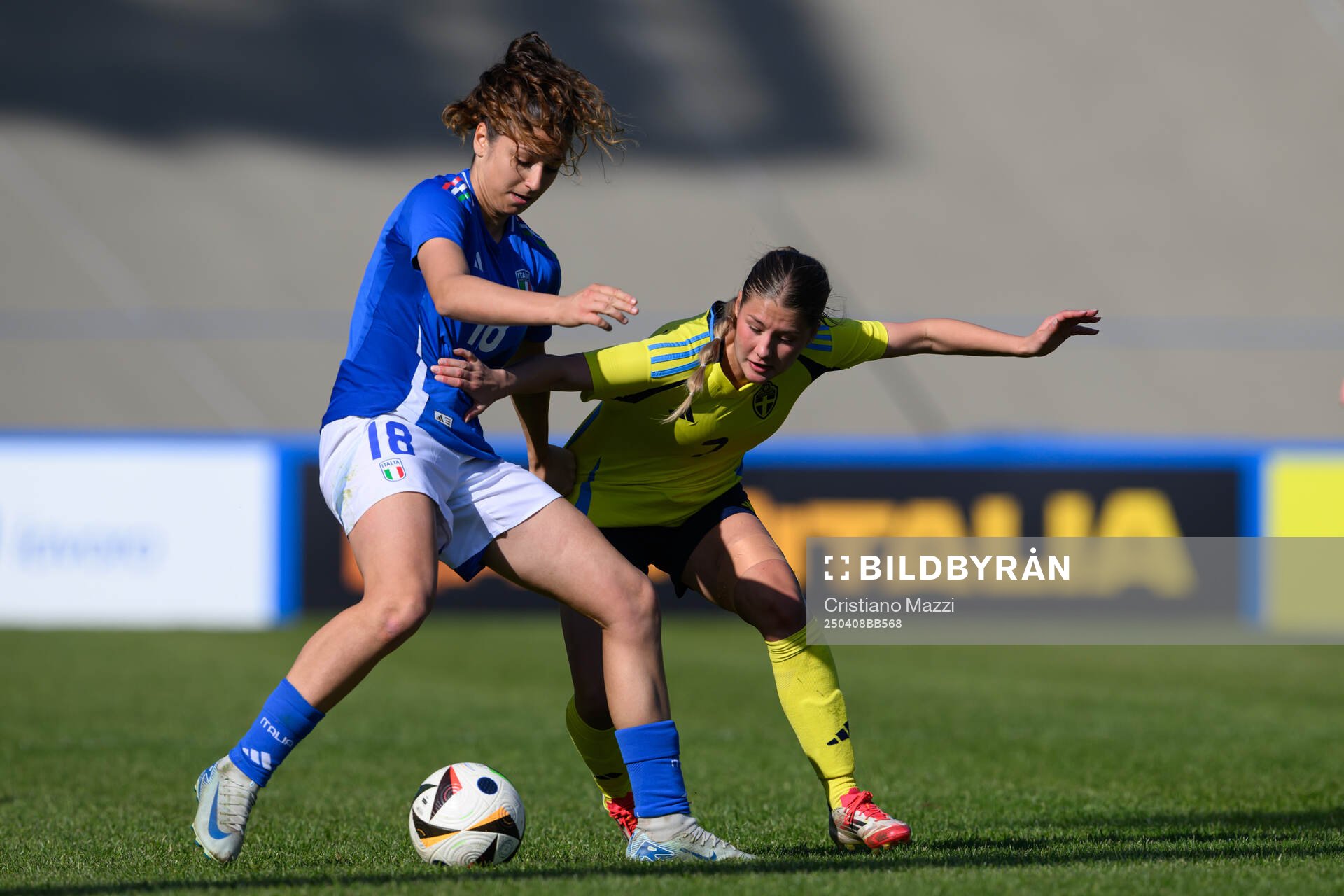 Novalie Jensen of Sweden and Rosanna Ventriglia of Italy