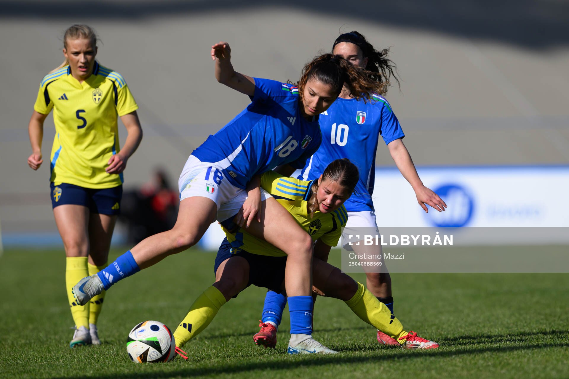 Novalie Jensen of Sweden and Rosanna Ventriglia of Italy
