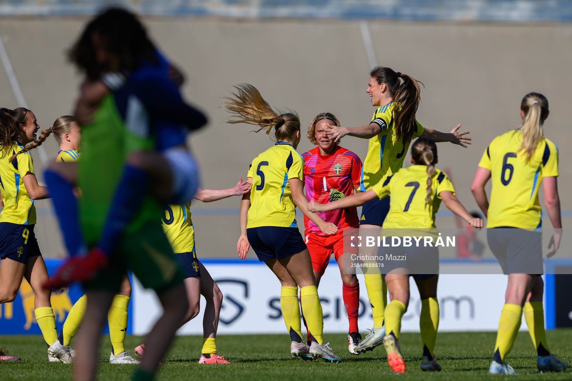Smilla Holmberg, goalkeeper Saga Andersson and Bella