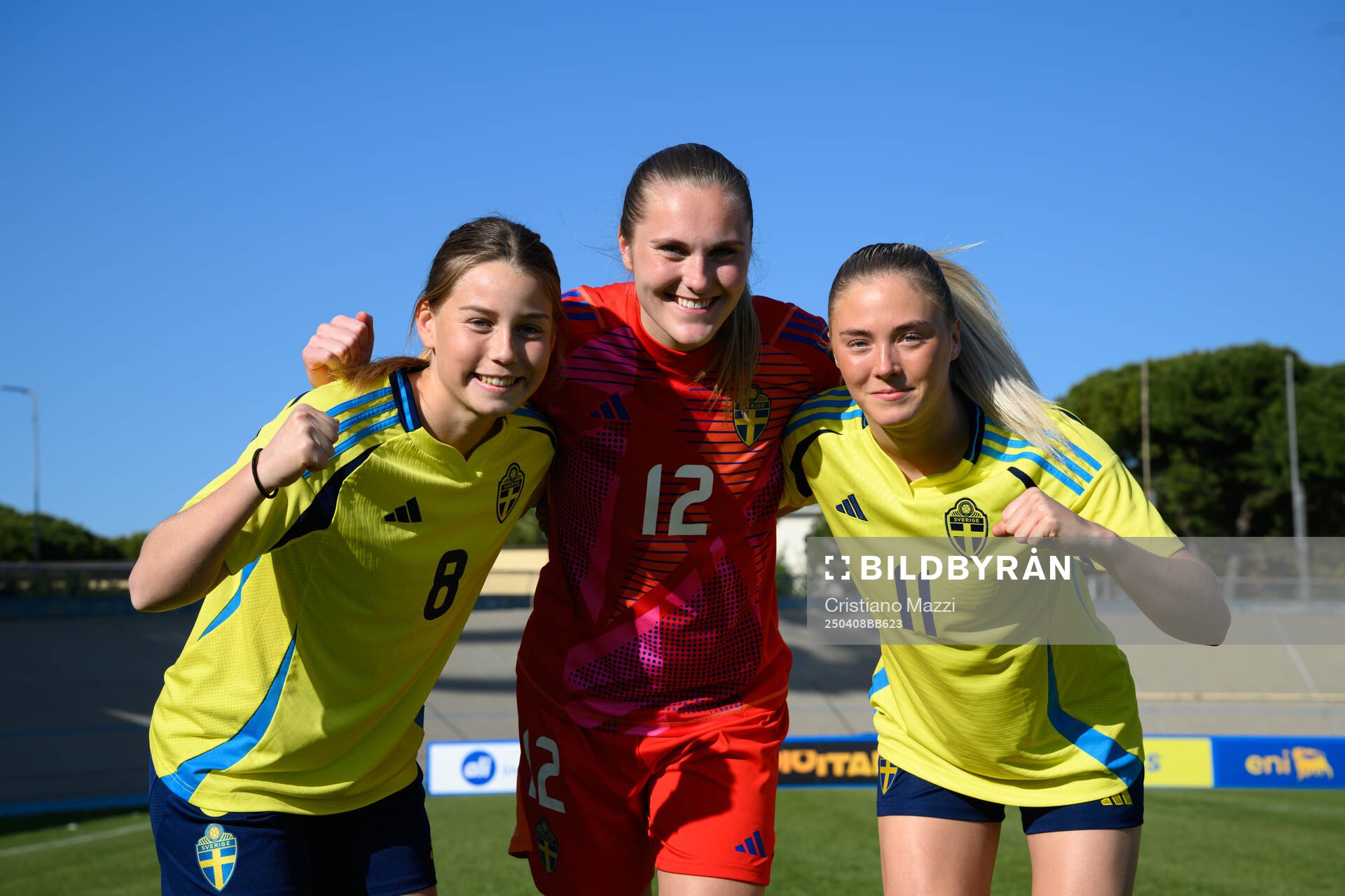 Elsa Pelgander, goalkeeper Julia Cavander and Ida