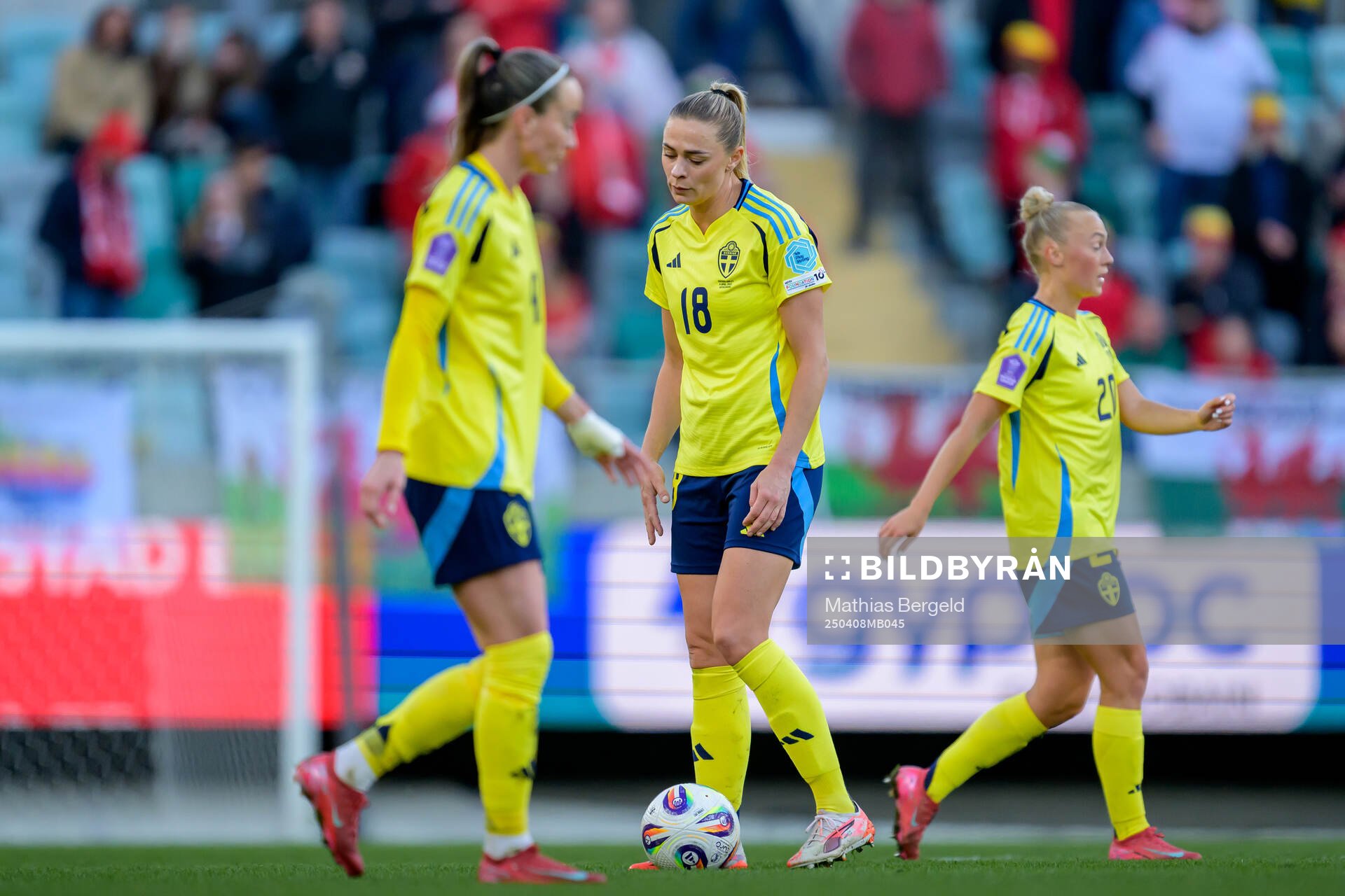Kosovare Asllani , Fridolina Rolfö and Hanna Bennison of