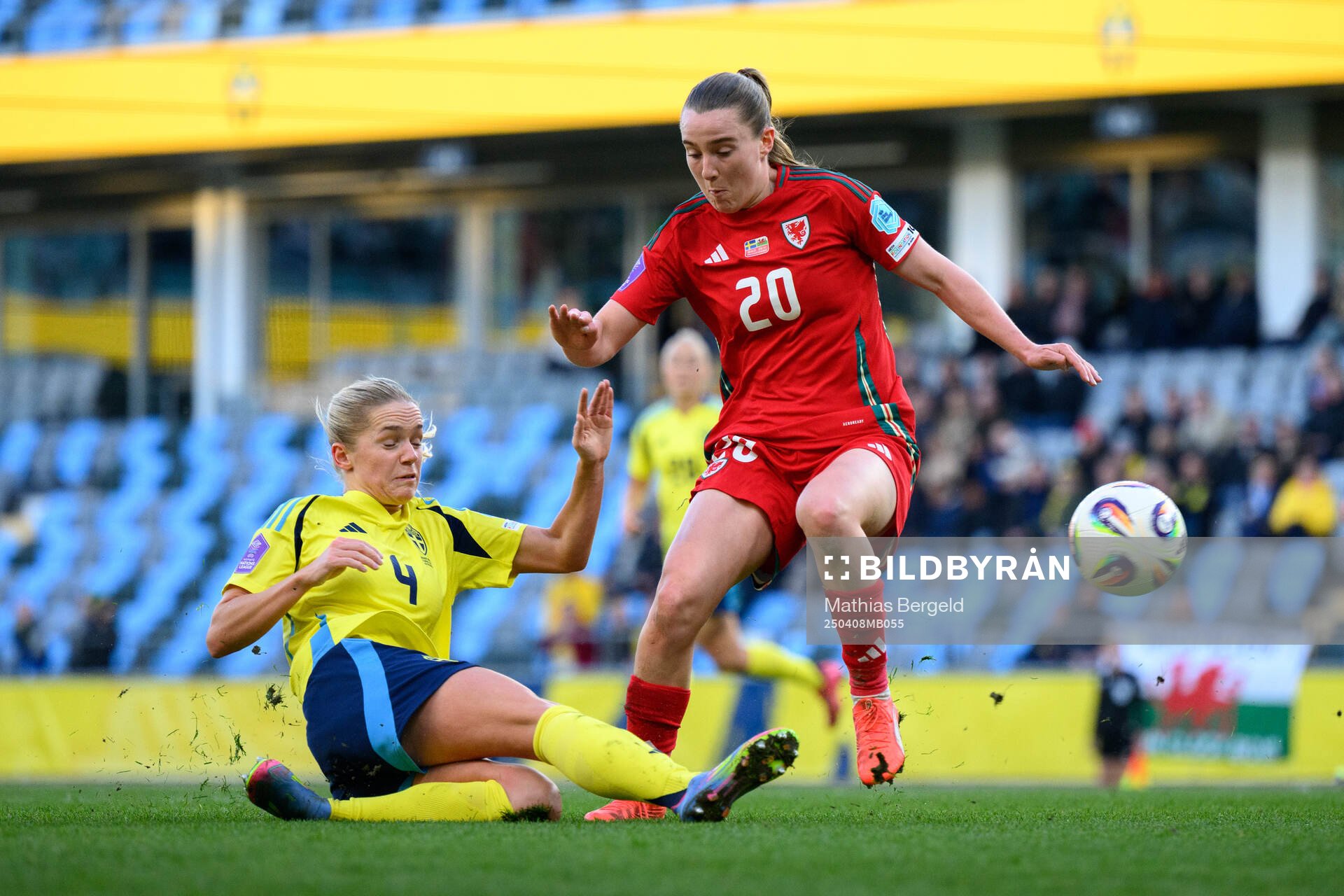 Hanna Lundkvist of Sweden and Carrie Jones of Wales