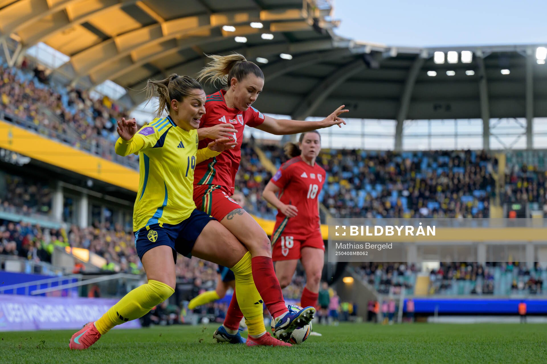 Johanna Rytting Kaneryd of Sweden and Gemma Evans of Wales