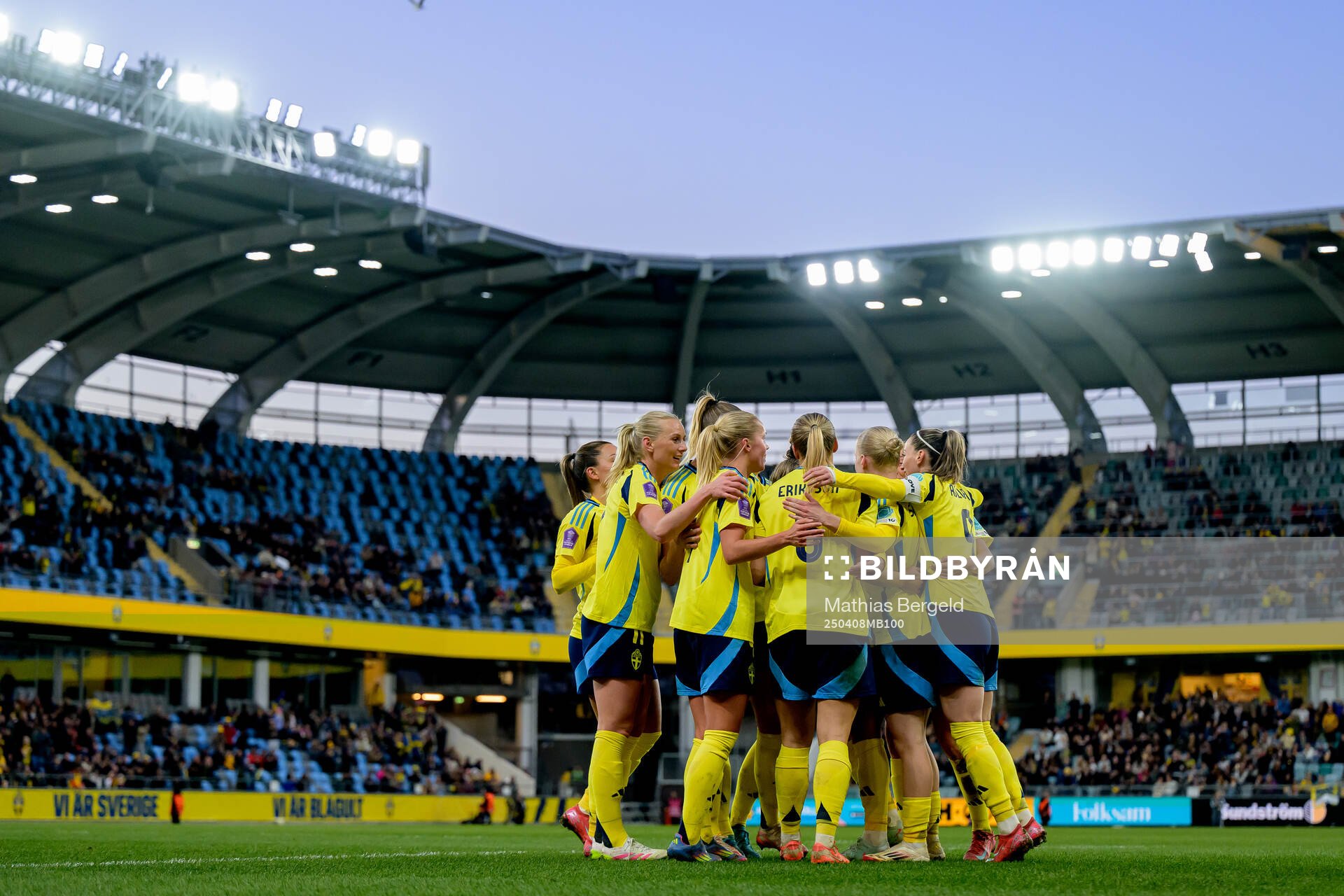 Players of Sweden celerbrate the 1-0 goal by Magdalena