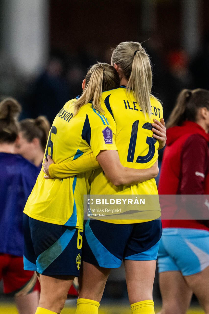 Magdalena Eriksson and Amanda Ilestedt of Sweden embrace