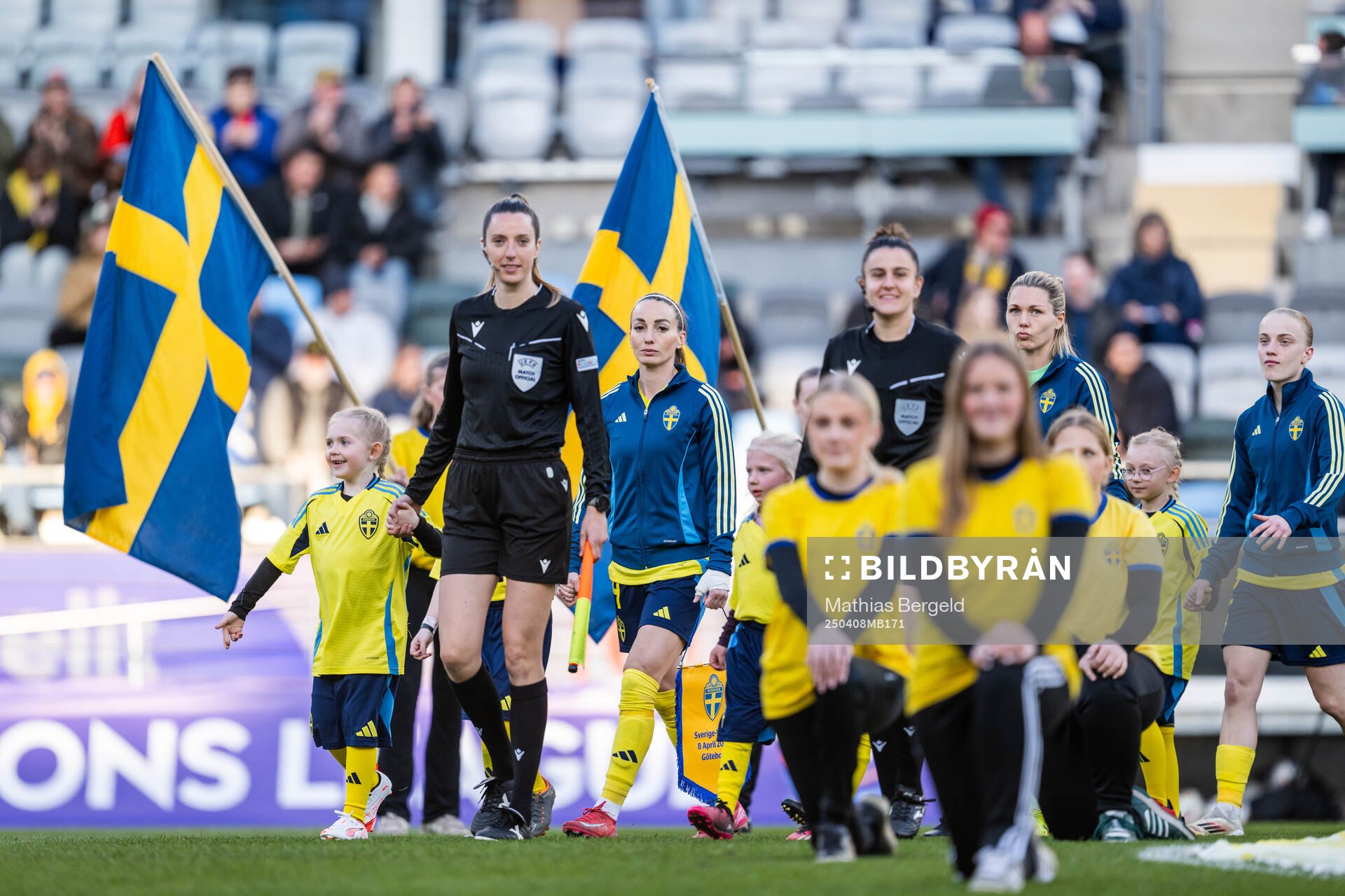 Kosovare Asllani, goalkeeper Jennifer Falk and Anna