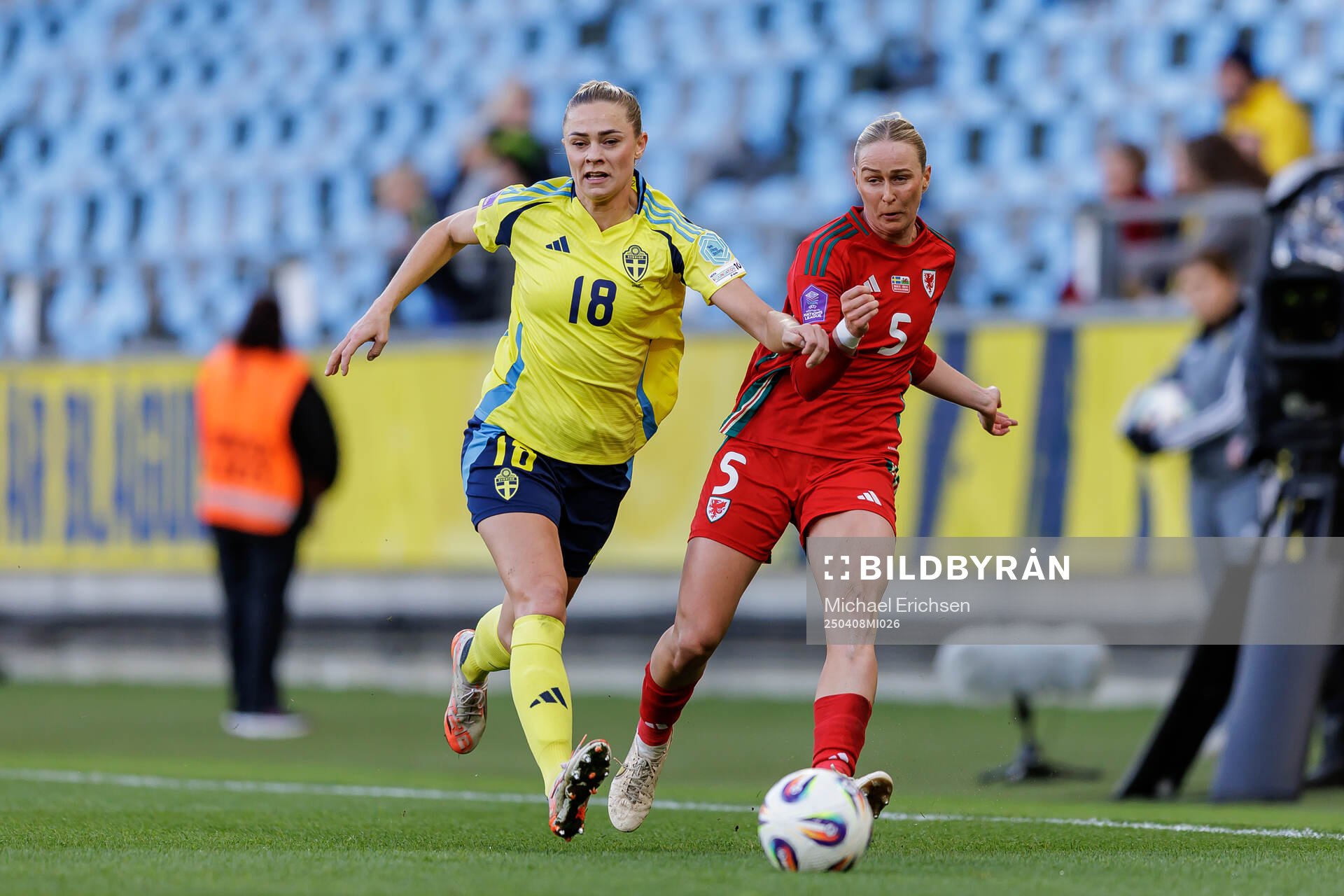 Fridolina Rolfö of Sweden and Rhiannon Roberts of Wales