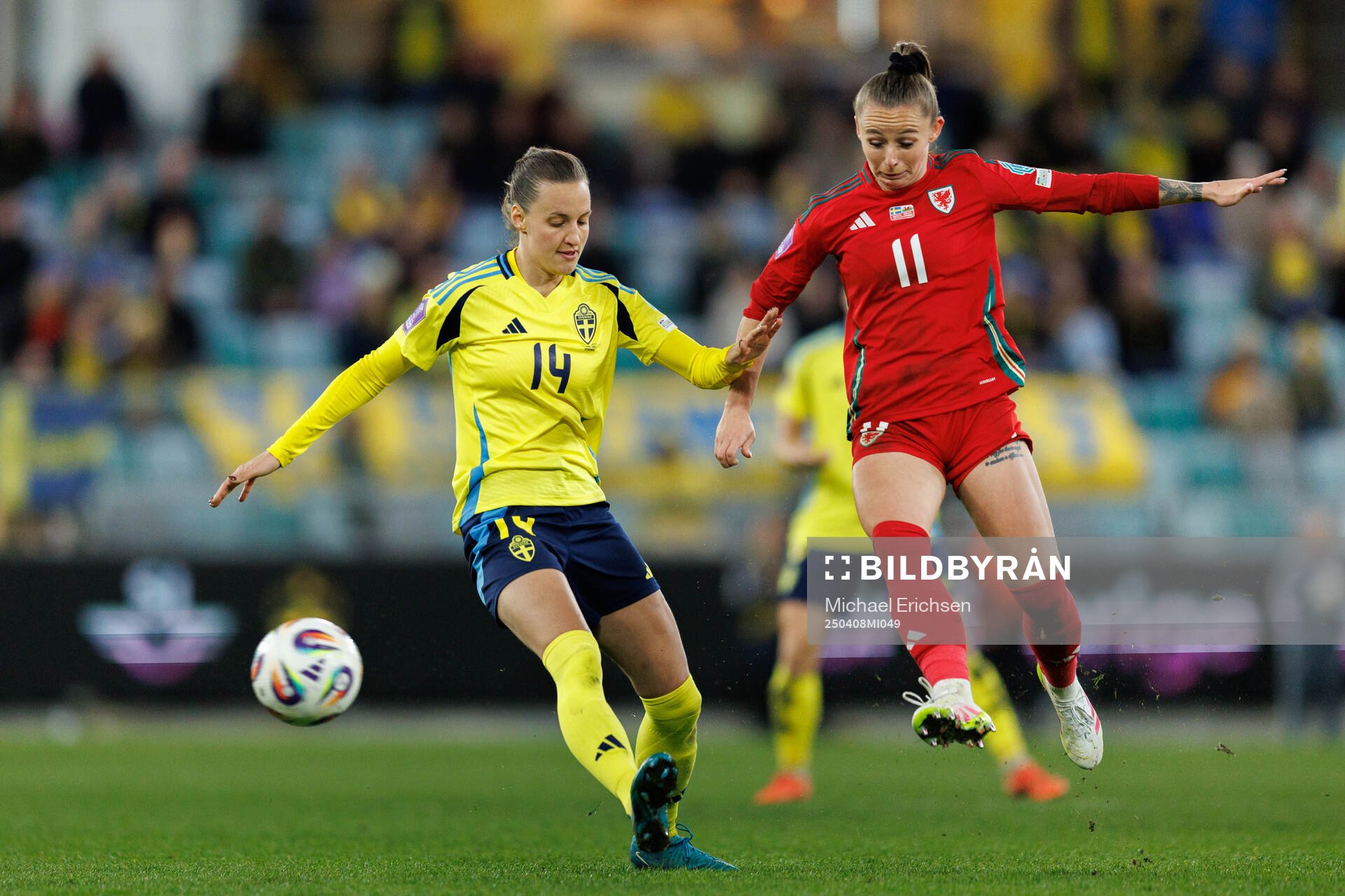 Nathalie Björn of Sweden and Hannah Cain of Wales