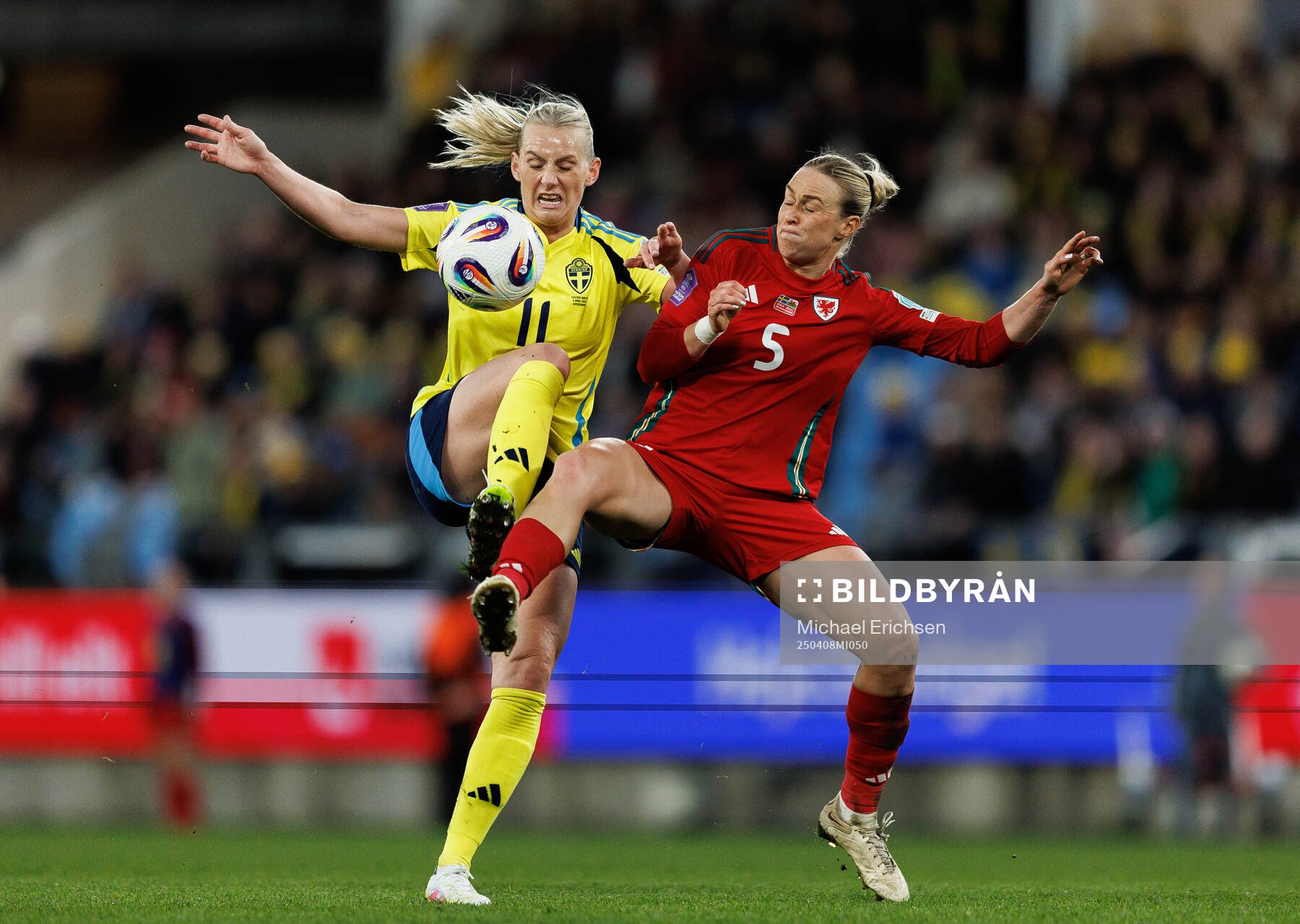 Stina Blackstenius of Sweden and Rhiannon Roberts of Wales during the UEFA Women's Nations League football match between Sweden and Wales on April 8, 2025 in Gothenburg.