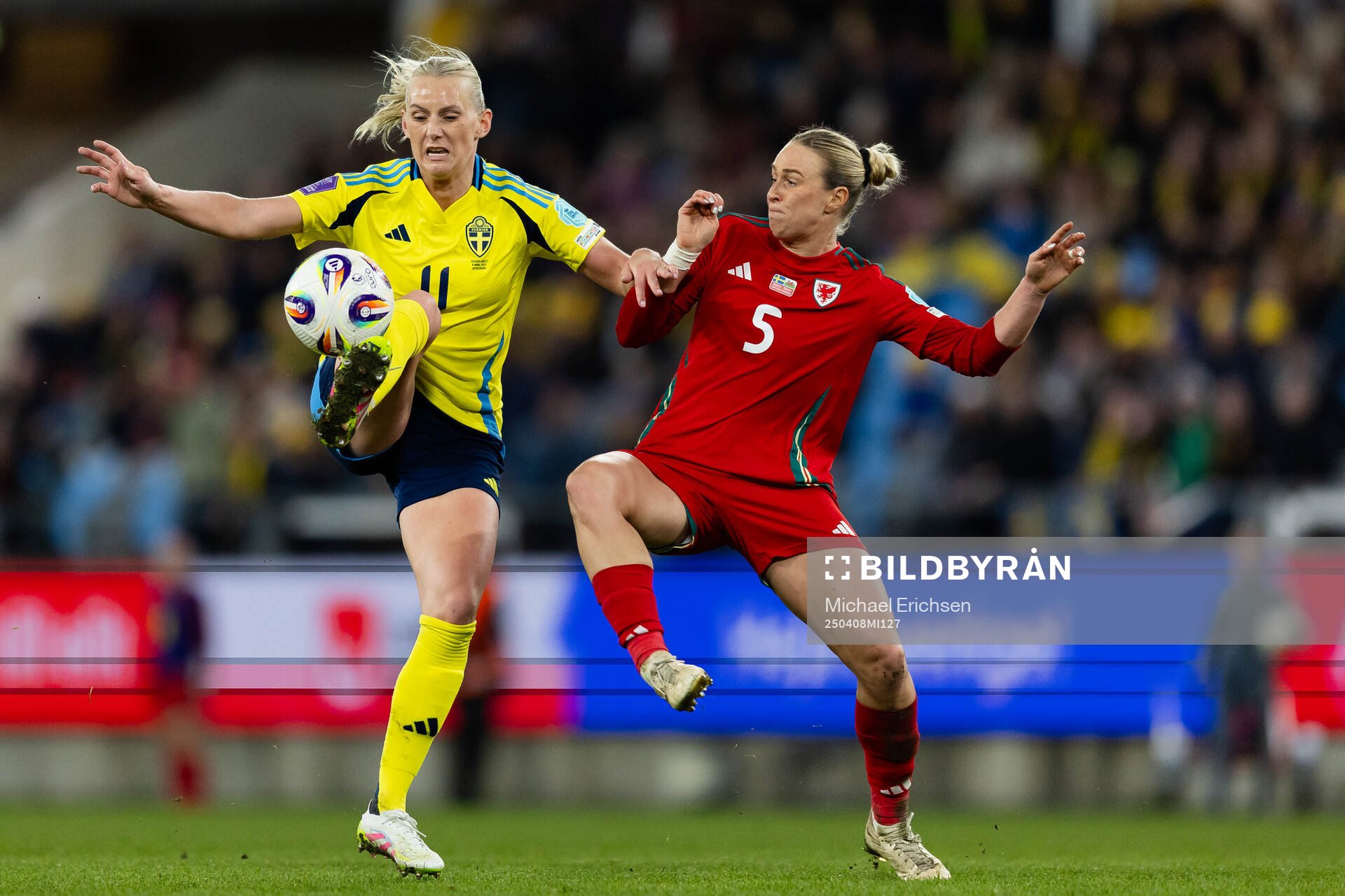 Stina Blackstenius of Sweden and Rhiannon Roberts of Wales
