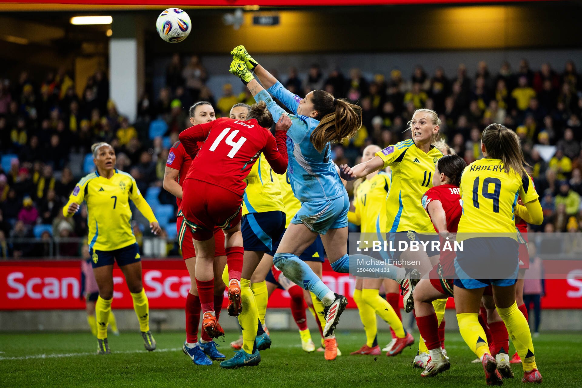 Stina Blackstenius of Sweden and Rhiannon Roberts of Wales during the UEFA Women's Nations League football match between Sweden and Wales on April 8, 2025 in Gothenburg.