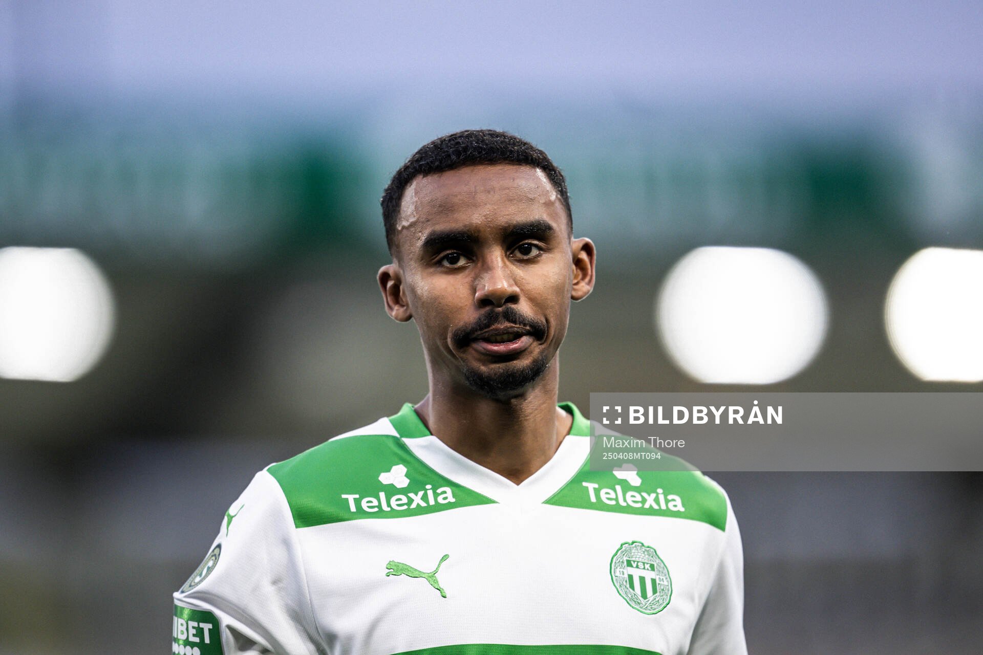 Västerås Liiban Abdirahman Abadid vid lineup inför fotbollsmatchen i Superettan mellan Västerås och Örgryte den 8 april 2025 i Västerås. 