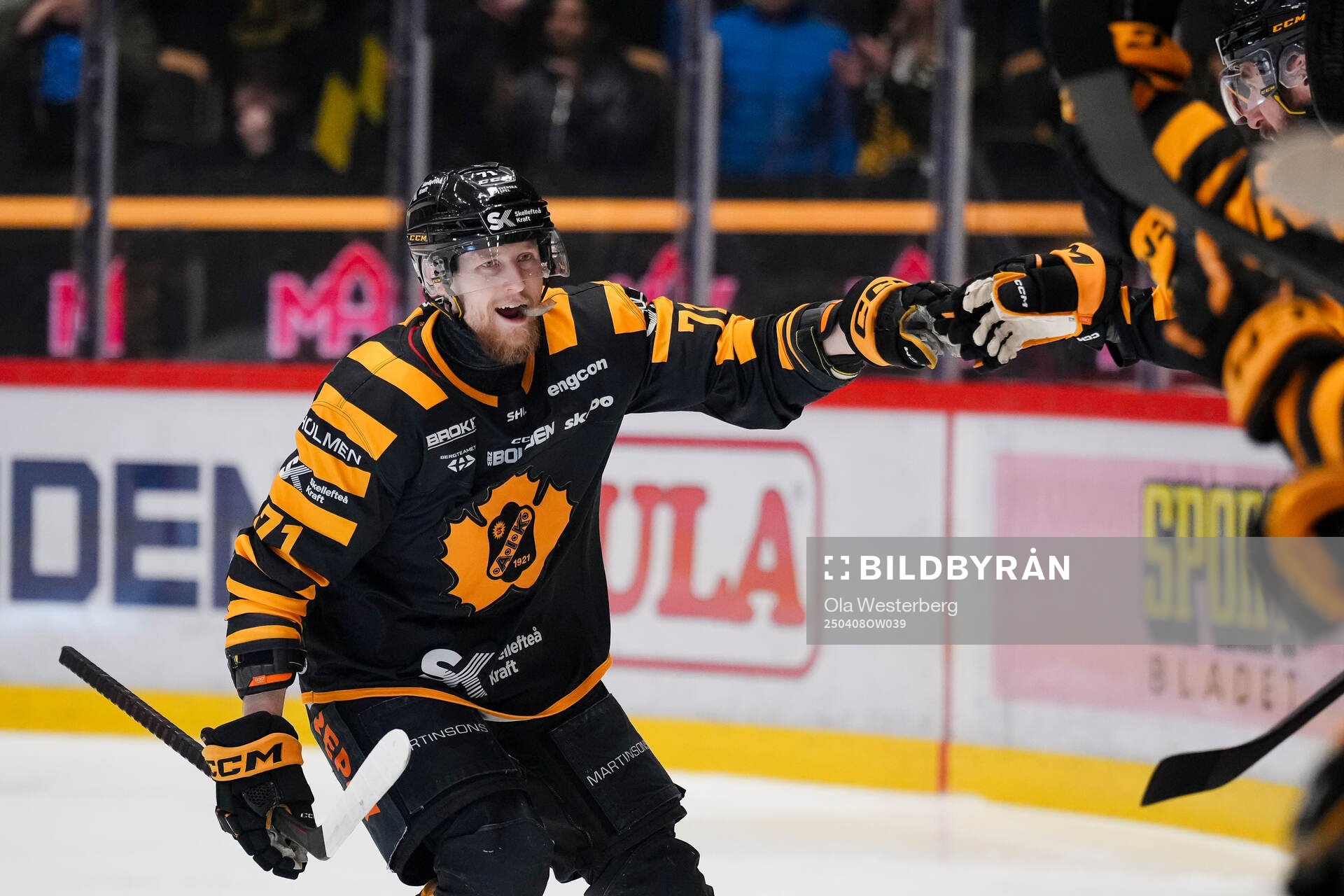 Skellefteås Jonathan Davidsson jublar
