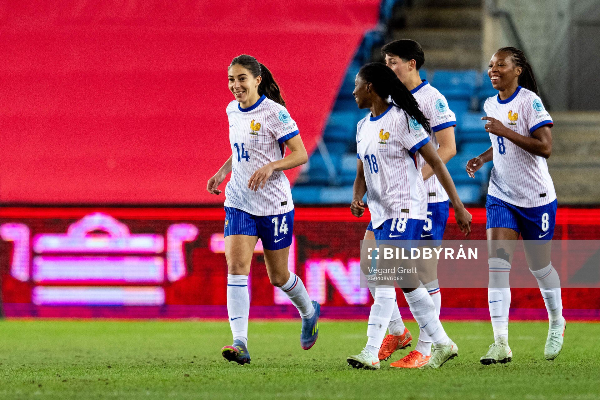 Clara Mateo of France celebrates