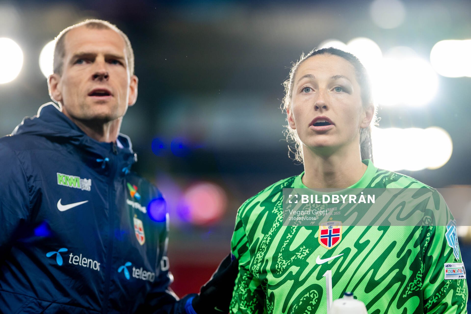 Doctor Trygve Hunemo and goalkeeper Cecilie Fiskerstrand of