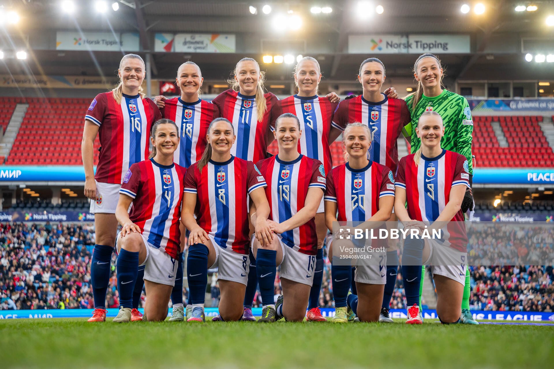 The starting eleven of Norway pose for a team photo
