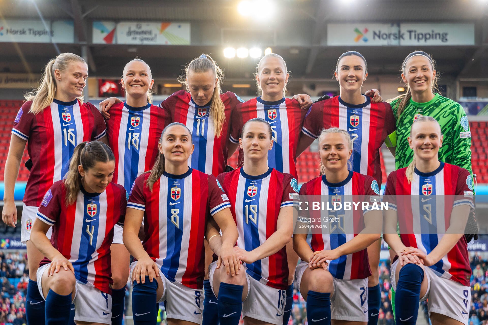 The starting eleven of Norway pose for a team photo