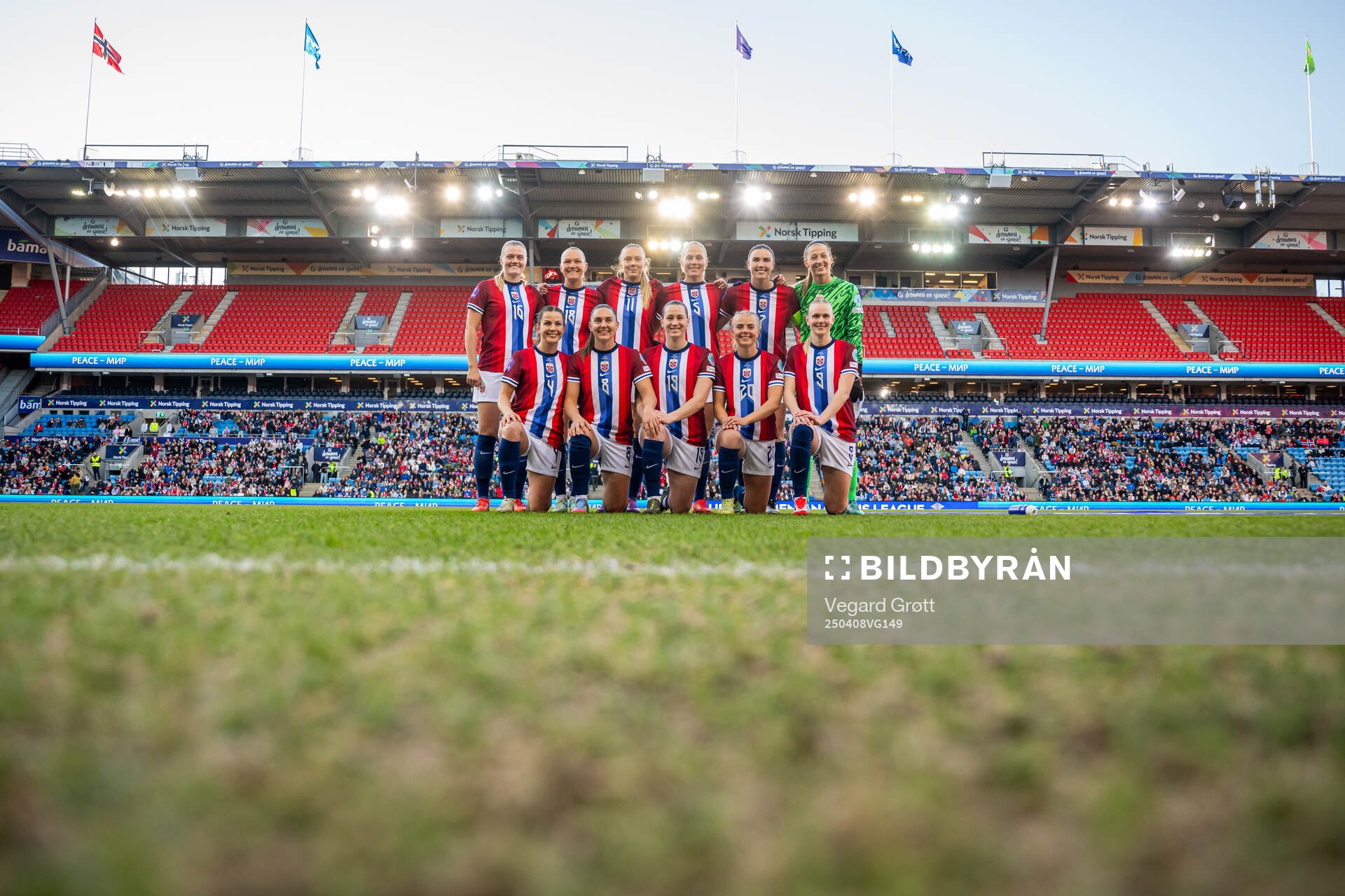 The starting eleven of Norway pose for a team photo
