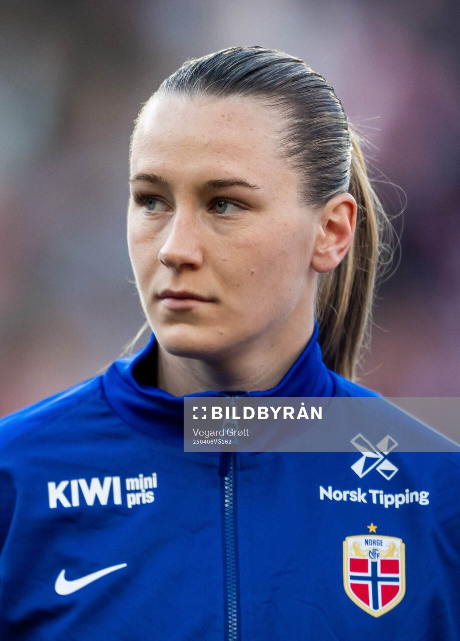 Elisabeth Terland of Norway line up