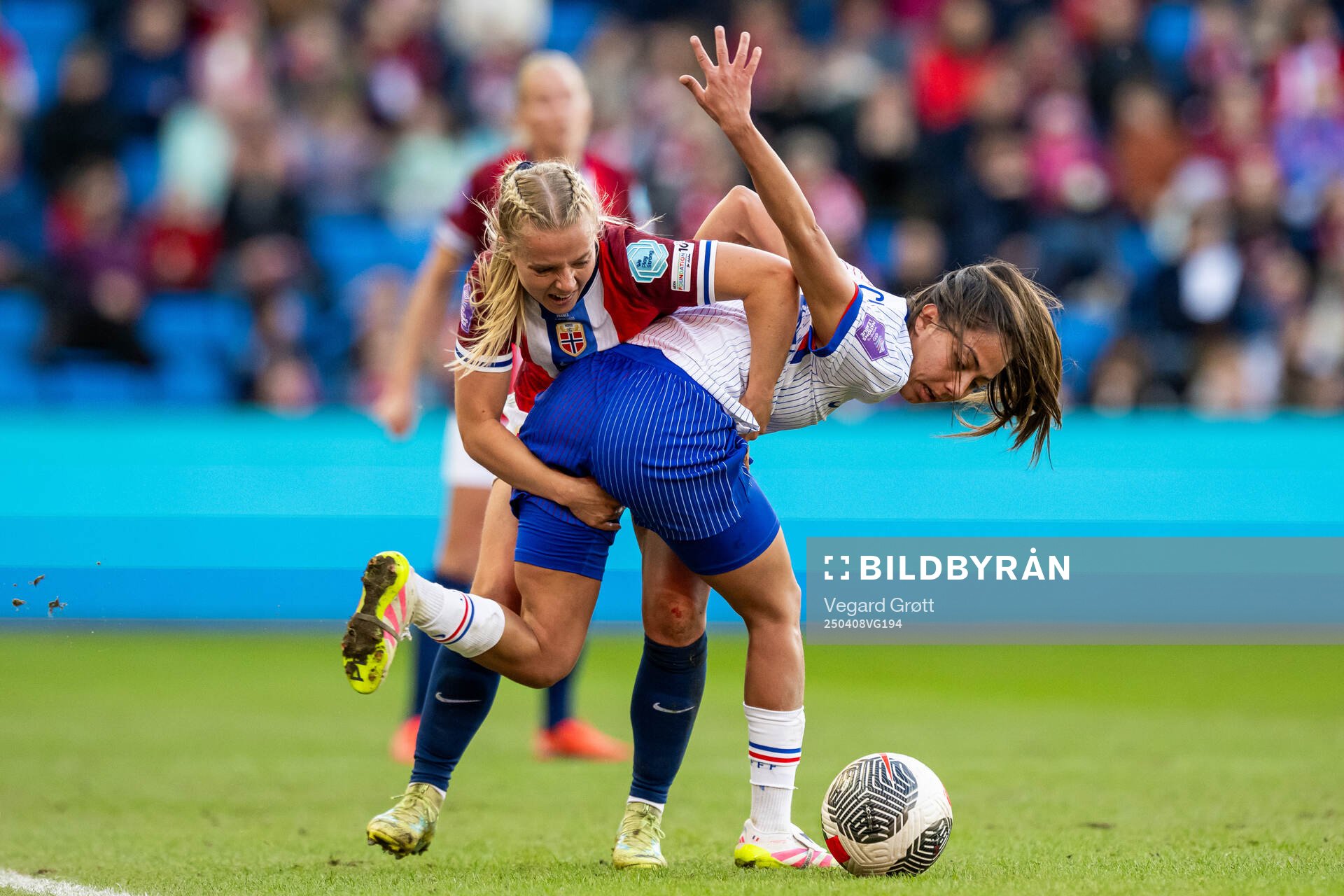 Emilie Woldvik of Norway and Selma Bacha of France