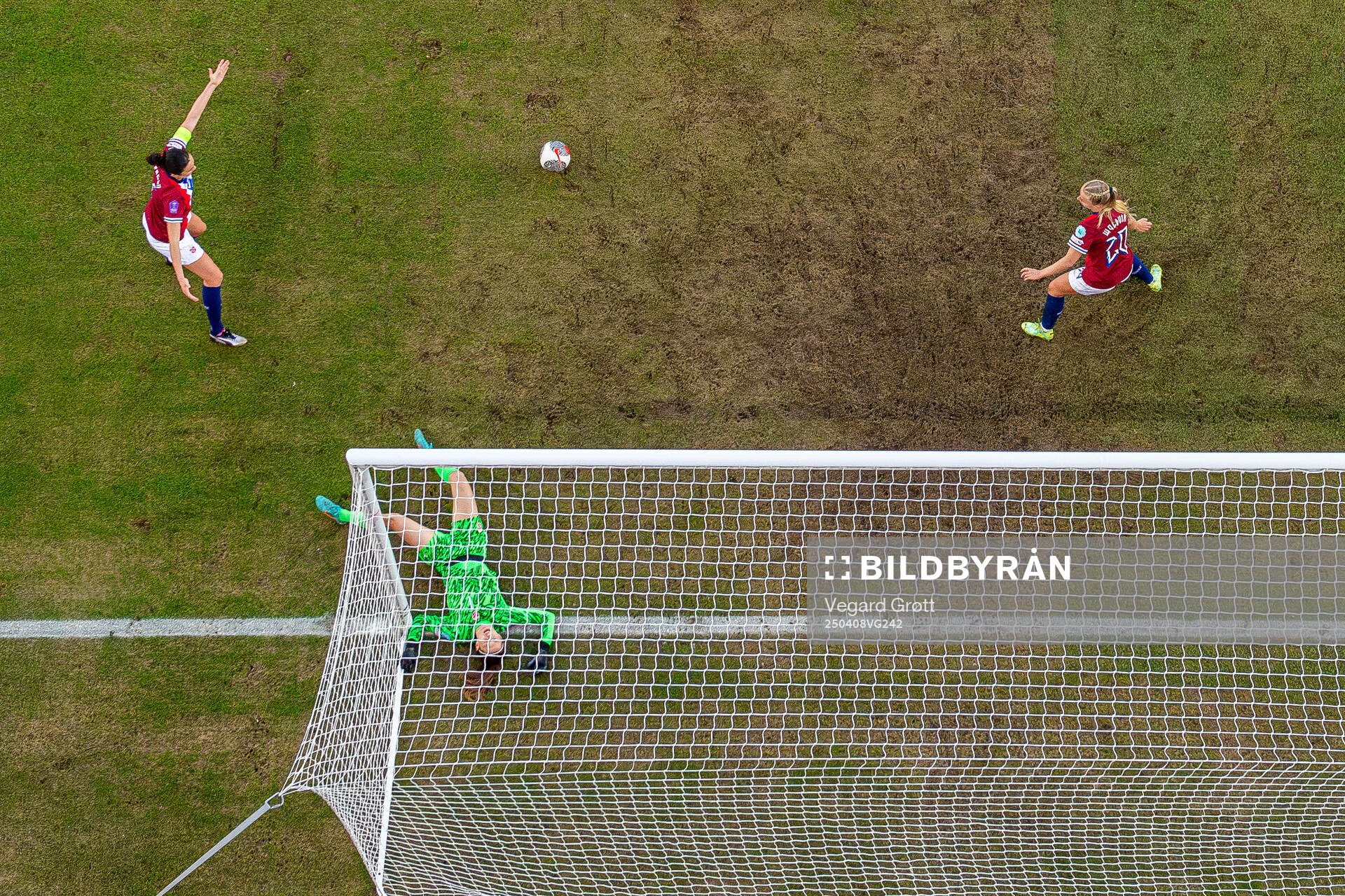 Ingrid Syrstad Engen, goalkeeper Cecilie Fiskerstrand and Emilie Woldvik of Norway during the UEFA Women’s Nations League football match between Norway and France on April 8, 2025 in Oslo.