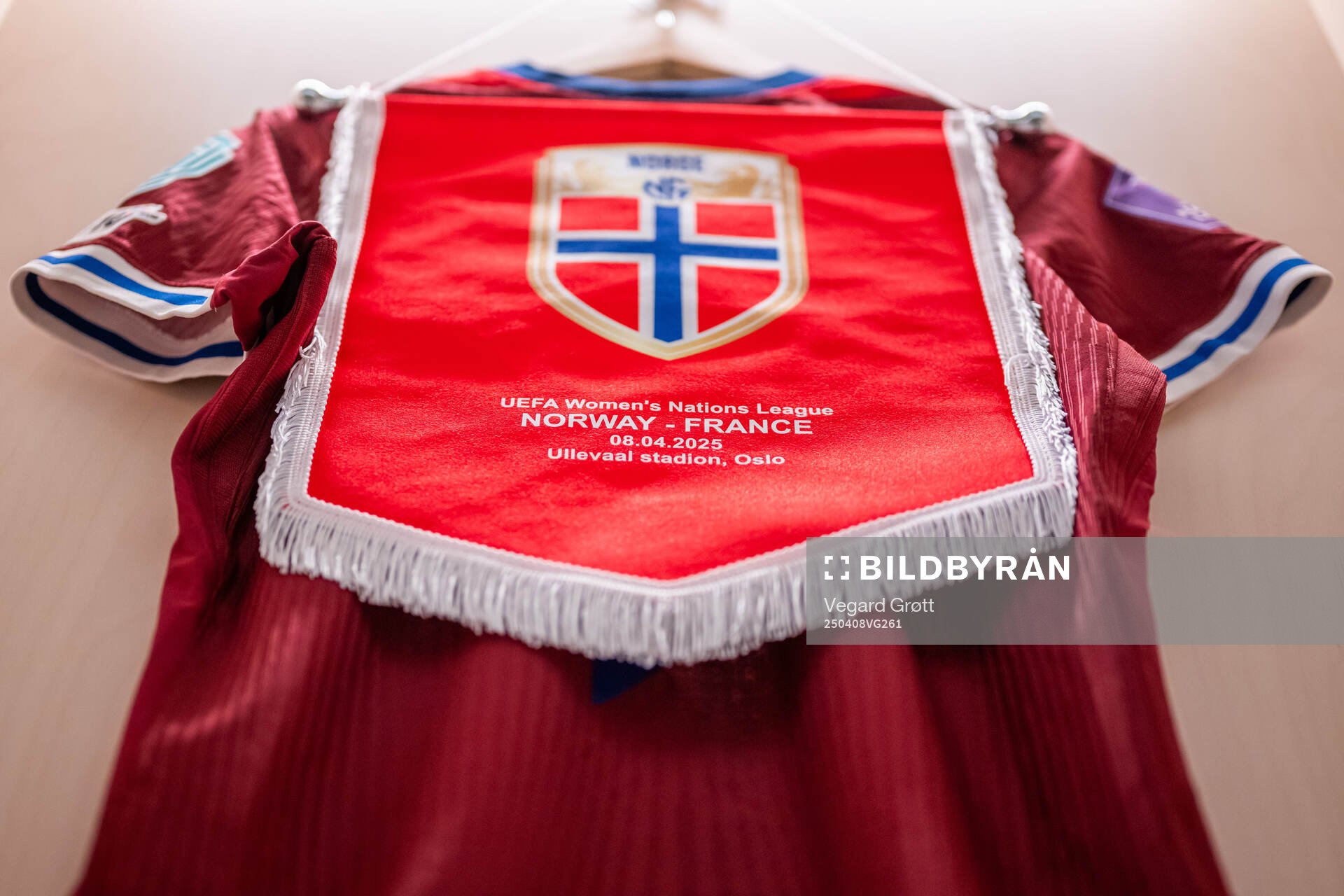 The pennant of Norway in the dressing room