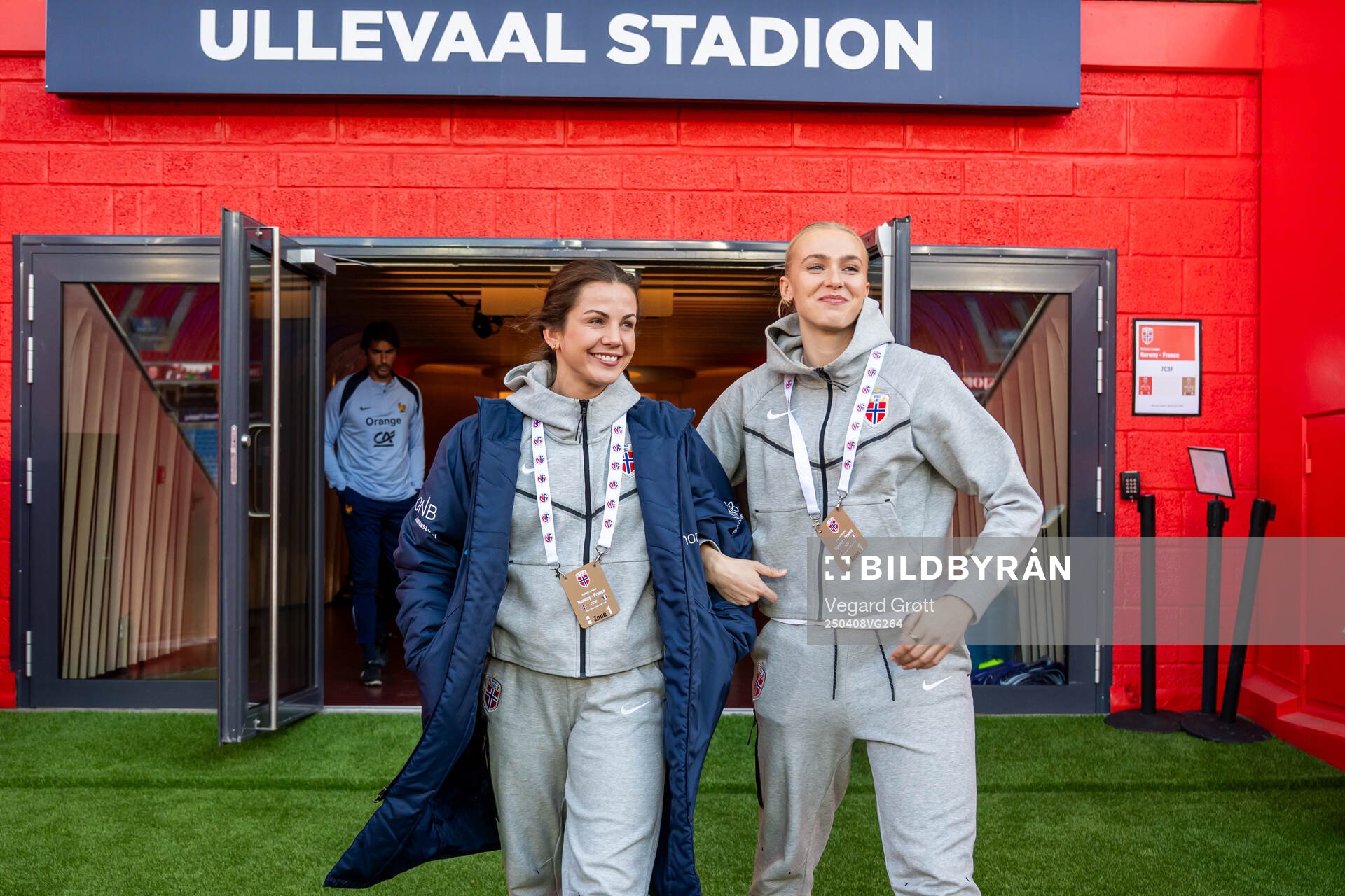 Tuva Hansen and goalkeeper Selma Panengstuen of Norway ahead of the UEFA Women’s Nations League football match between Norway and France on April 8, 2025 in Oslo.