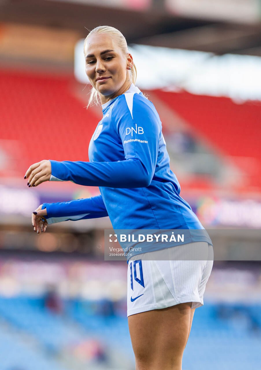 Cathinka Tandberg of Norway warms up