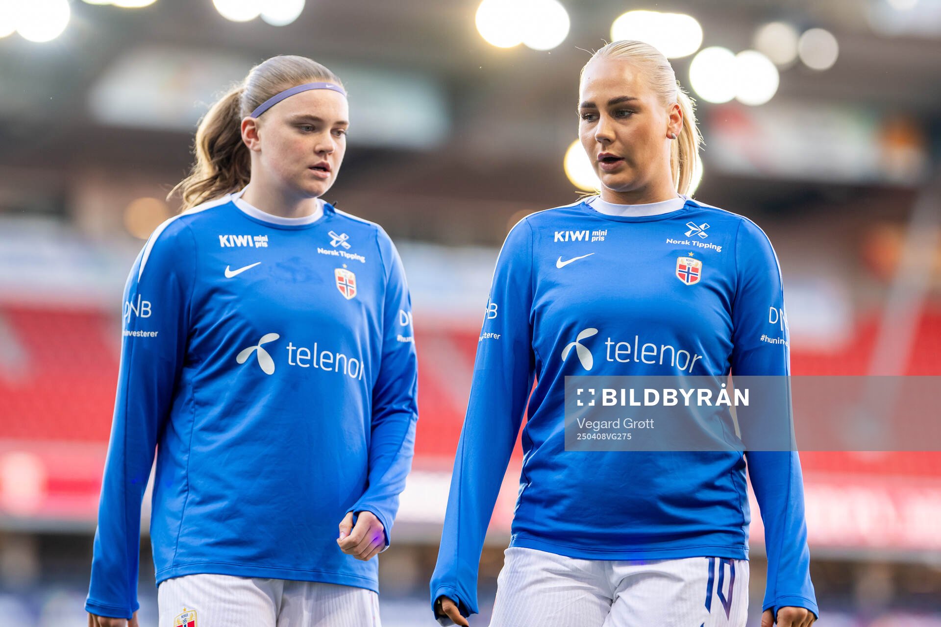 Signe Gaupset and Cathinka Tandberg of Norway warm up