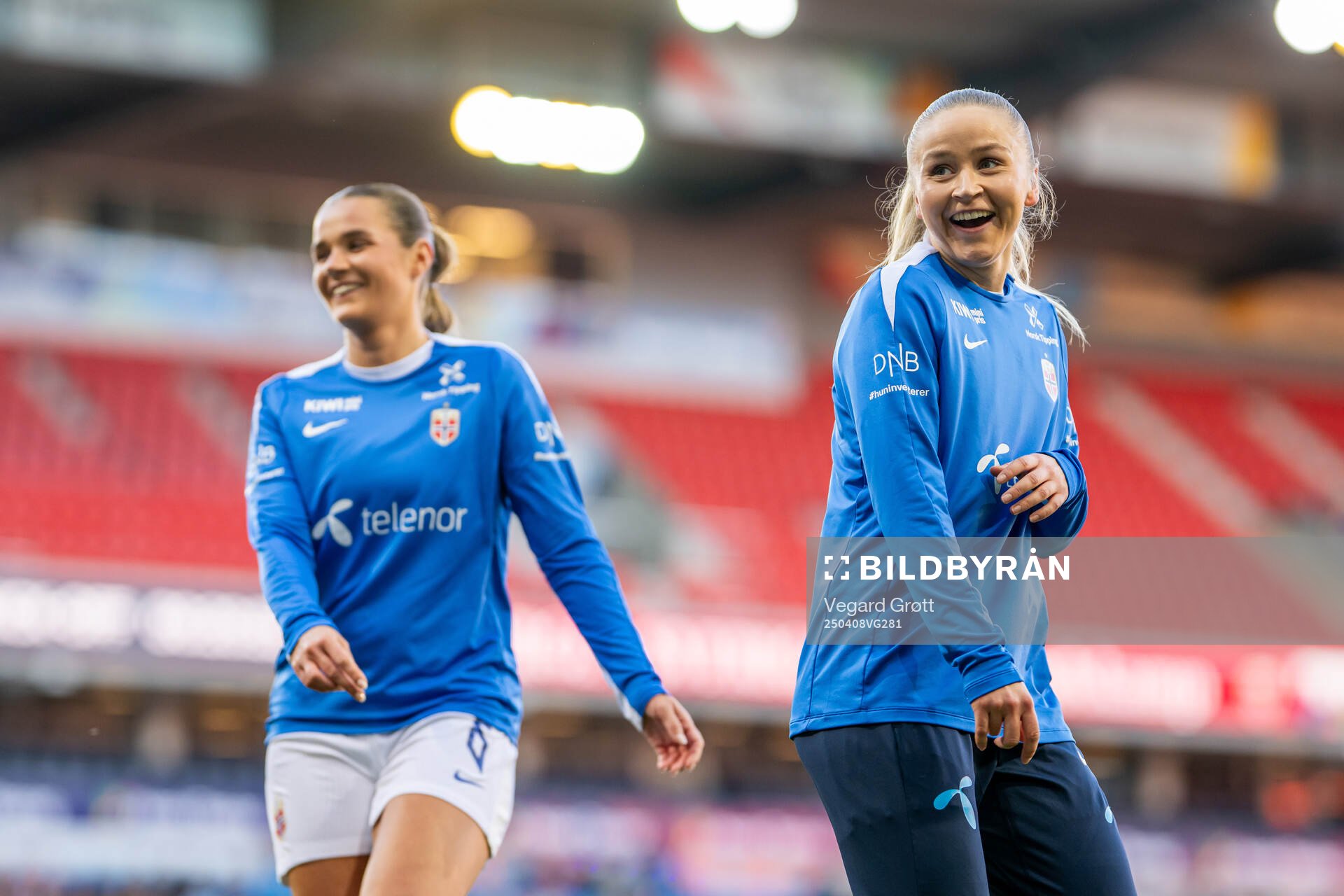 Andrea Norheim and Anna Langås Jøsendal of Norway warm up