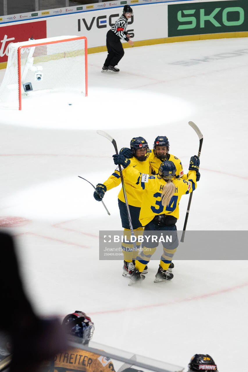 Hanna Olsson,Linnea Johansson and Mira Hallin celebrate of