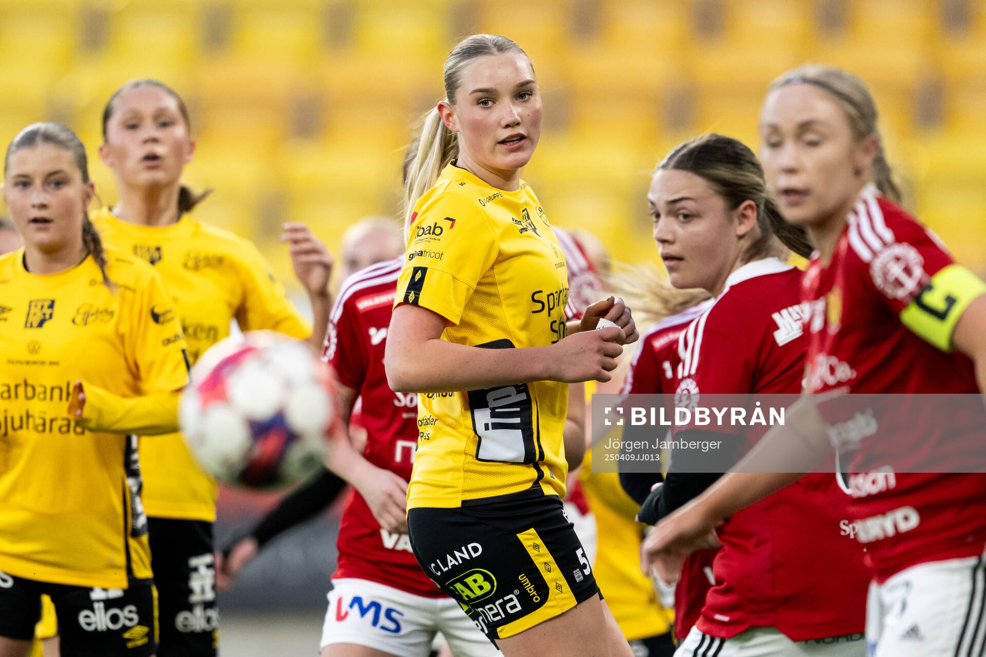 Elfsborgs Alvida Grimvik under fotbollsmatchen i DM mellan Elfsborg och Vårgårda den 9 april 2025 i Borås. 