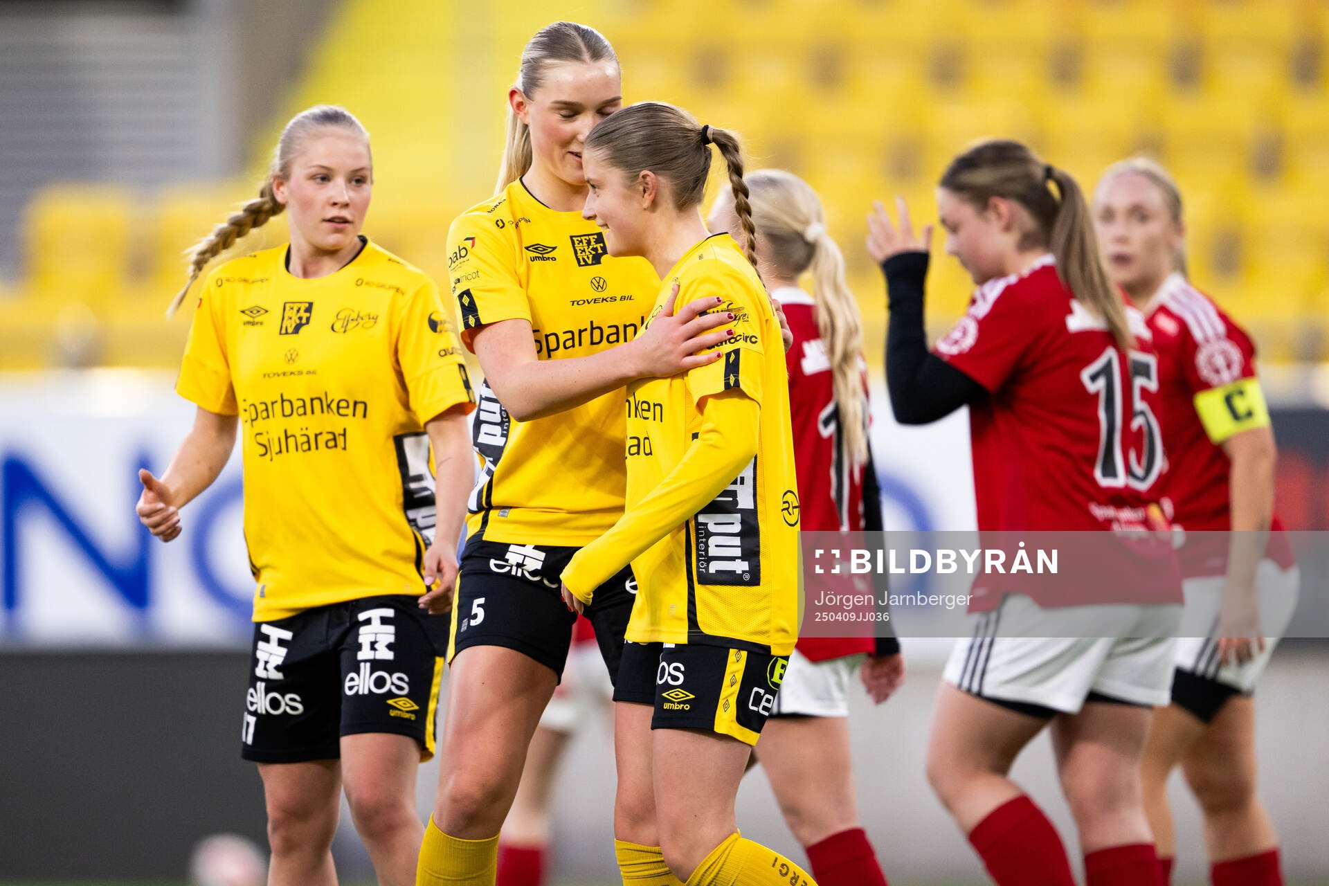 Elfsborgs Meja Harrysson jublar med Alvida Grimvik