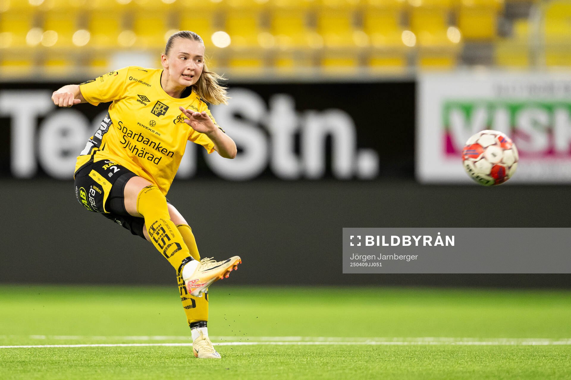 Elfsborgs Elin Johansson under fotbollsmatchen i DM mellan Elfsborg och Vårgårda den 9 april 2025 i Borås. 