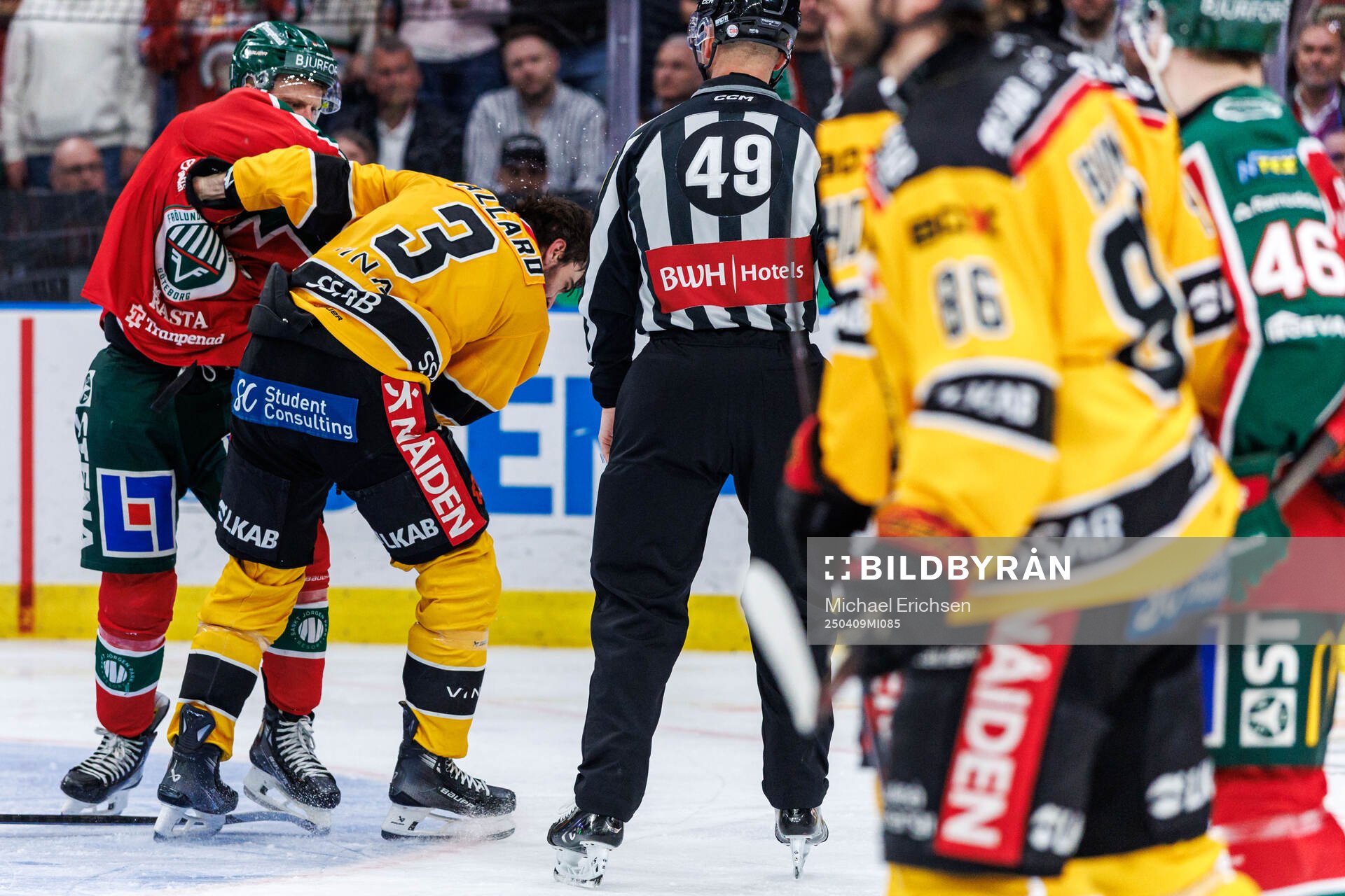 Frölundas Nicklas Lasu och Luleås Frederic Allard