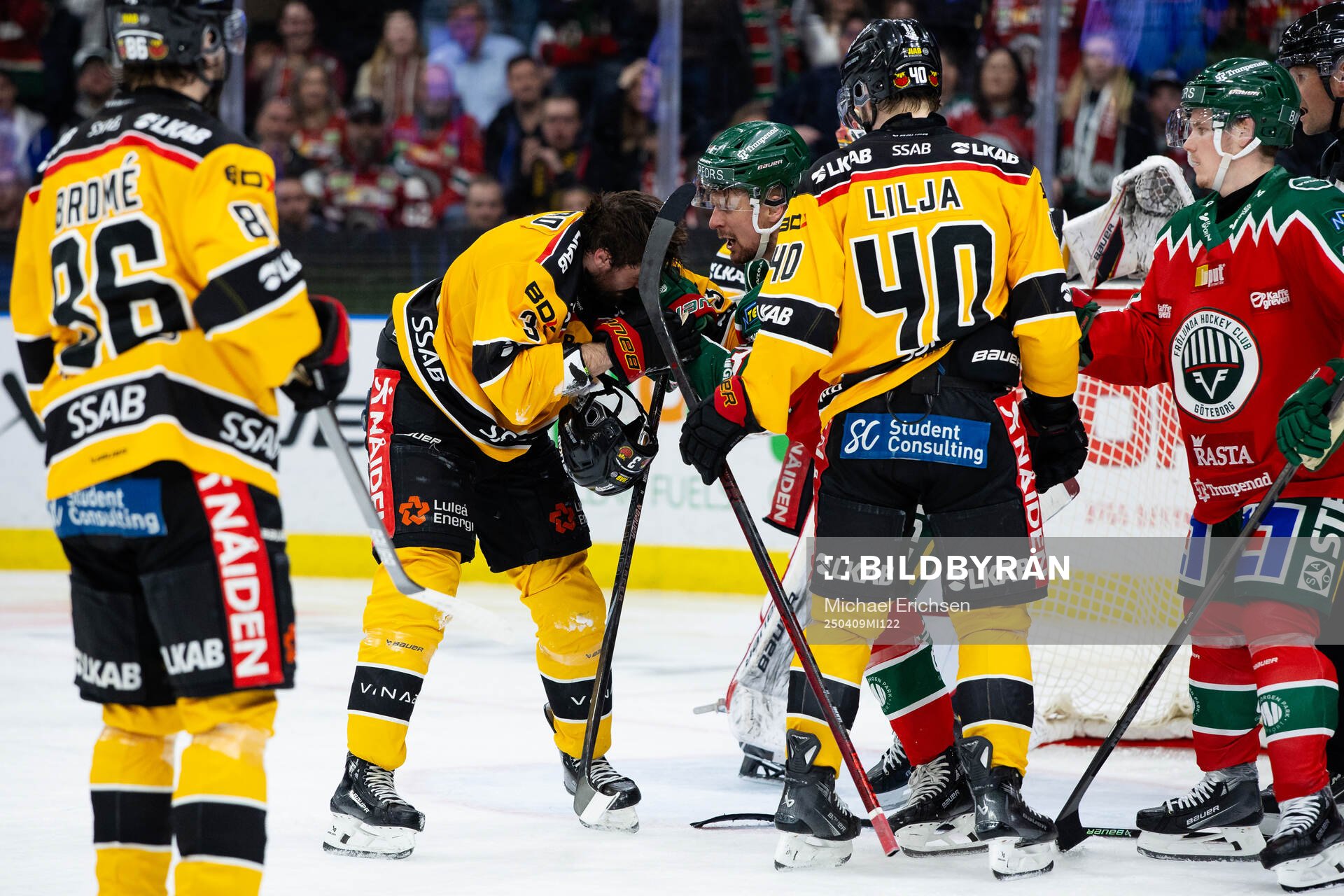 Luleås Frederic Allard och Frölundas Nicklas Lasu i fight
