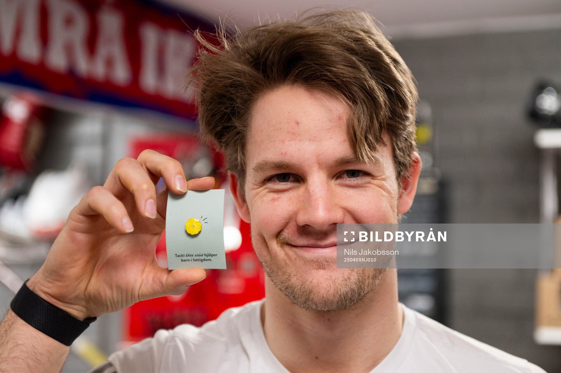 Timrås Filip Hållander köper