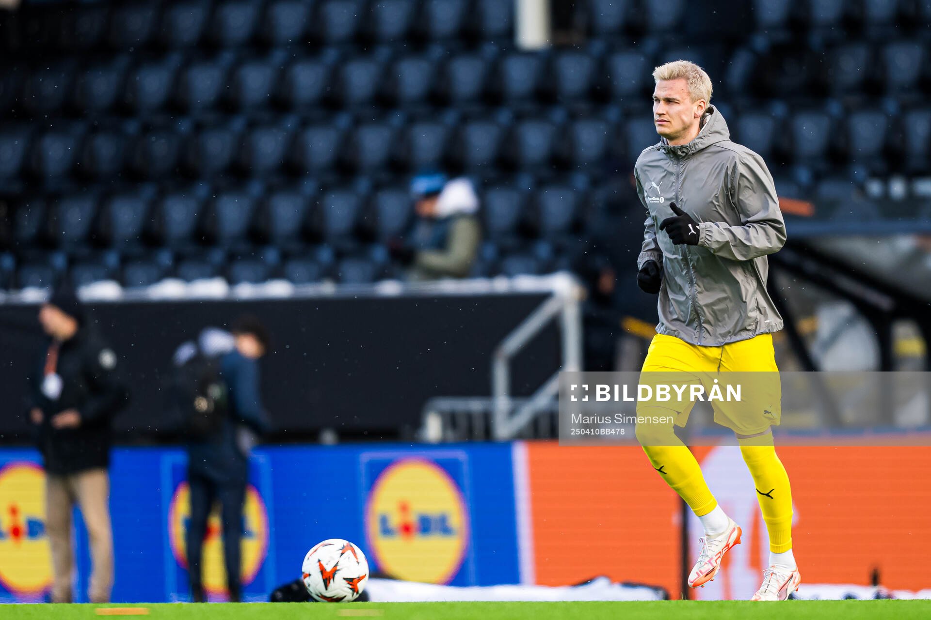Odin Bjørtuft of Bodø/Glimt warms up
