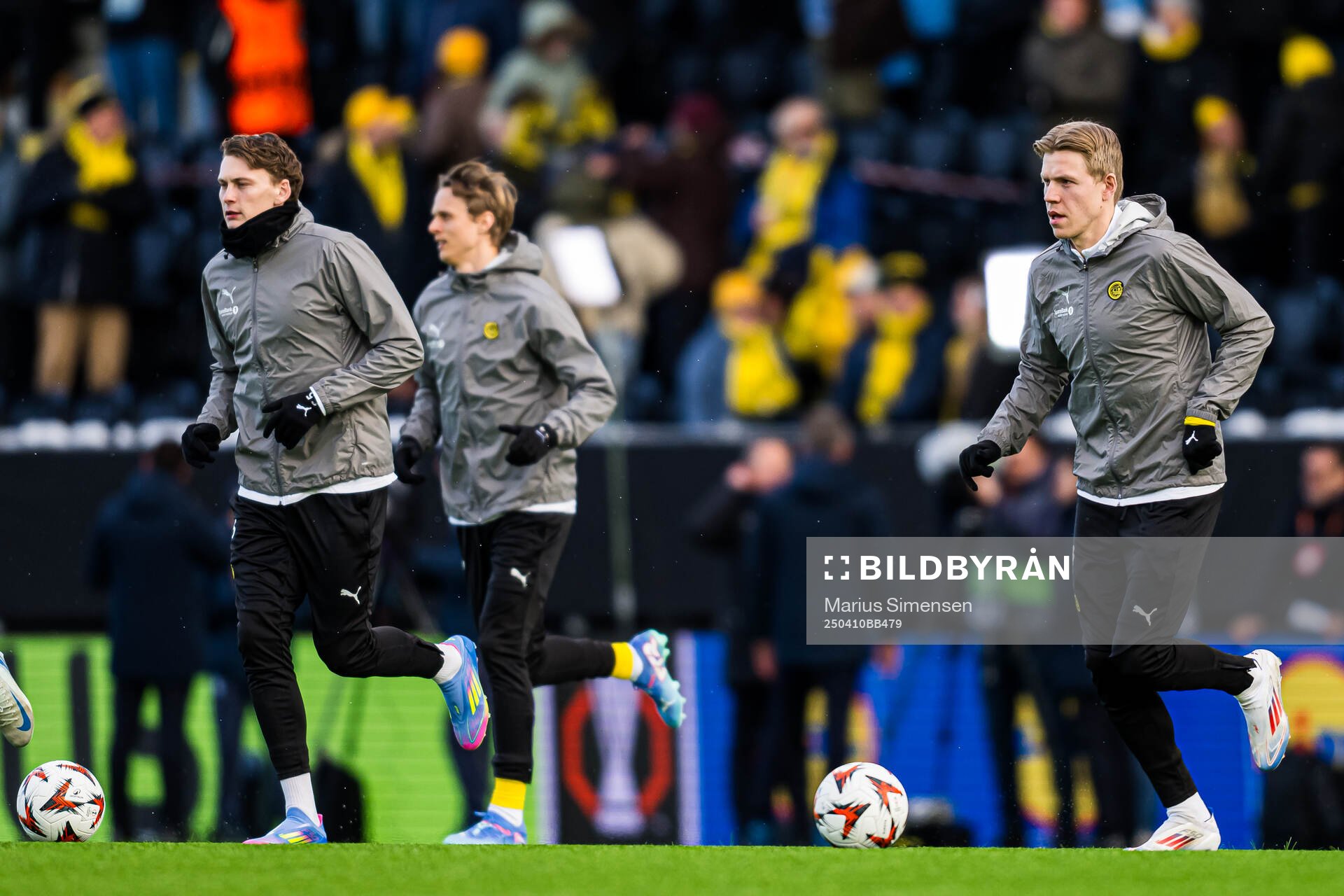 Jens Petter Hauge of Bodø/Glimt warms up