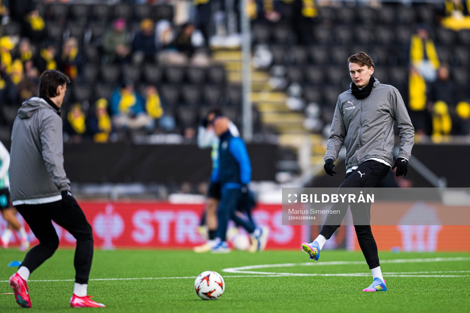 Isak Dybvik Määttä of Bodø/Glimt warms up ahead of the UEFA Europa League quarter-final football match between Bodø/Glimt and Lazio on April 10, 2025 in Bodø.