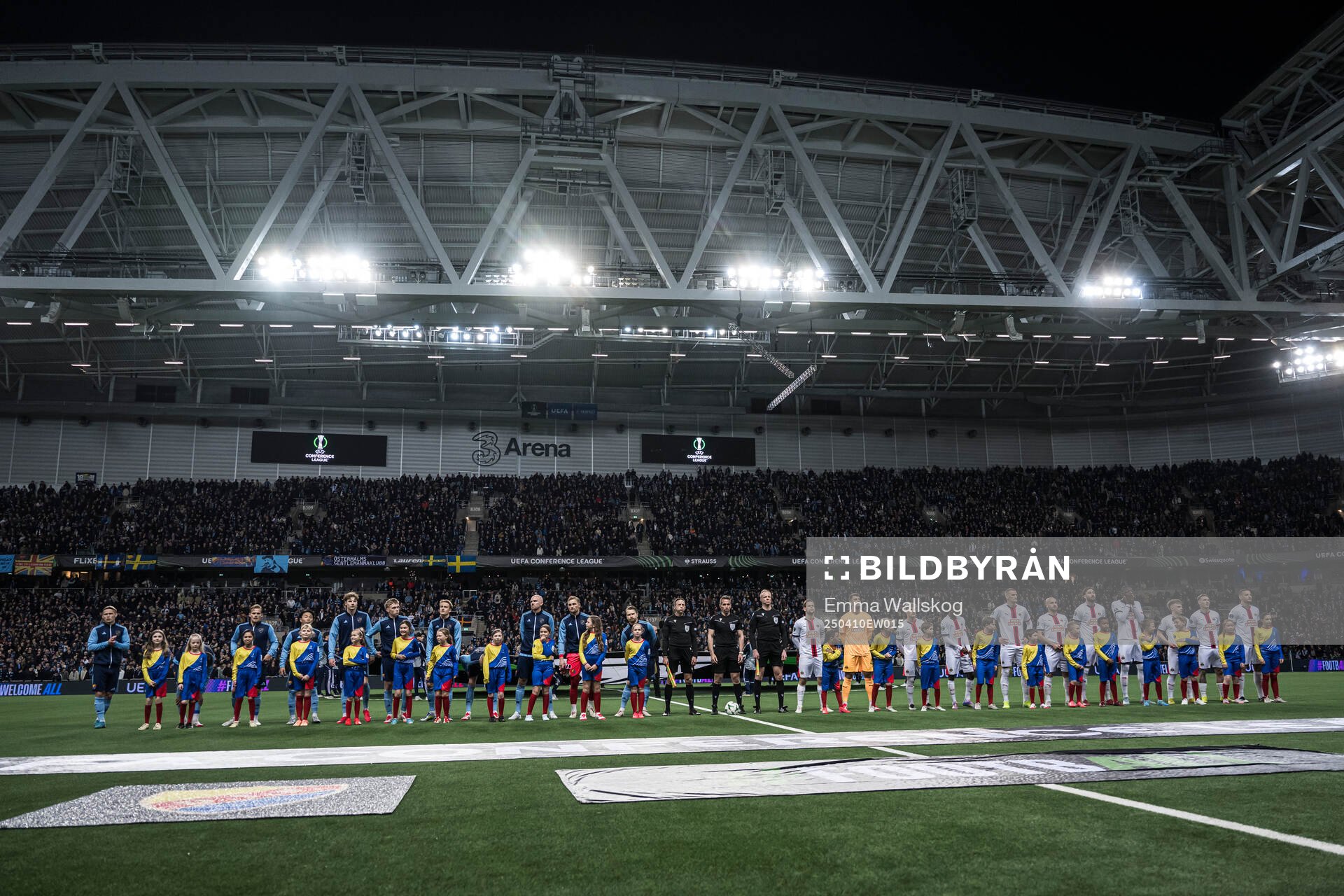 Players of of Djurgården and of Rapid Wien
