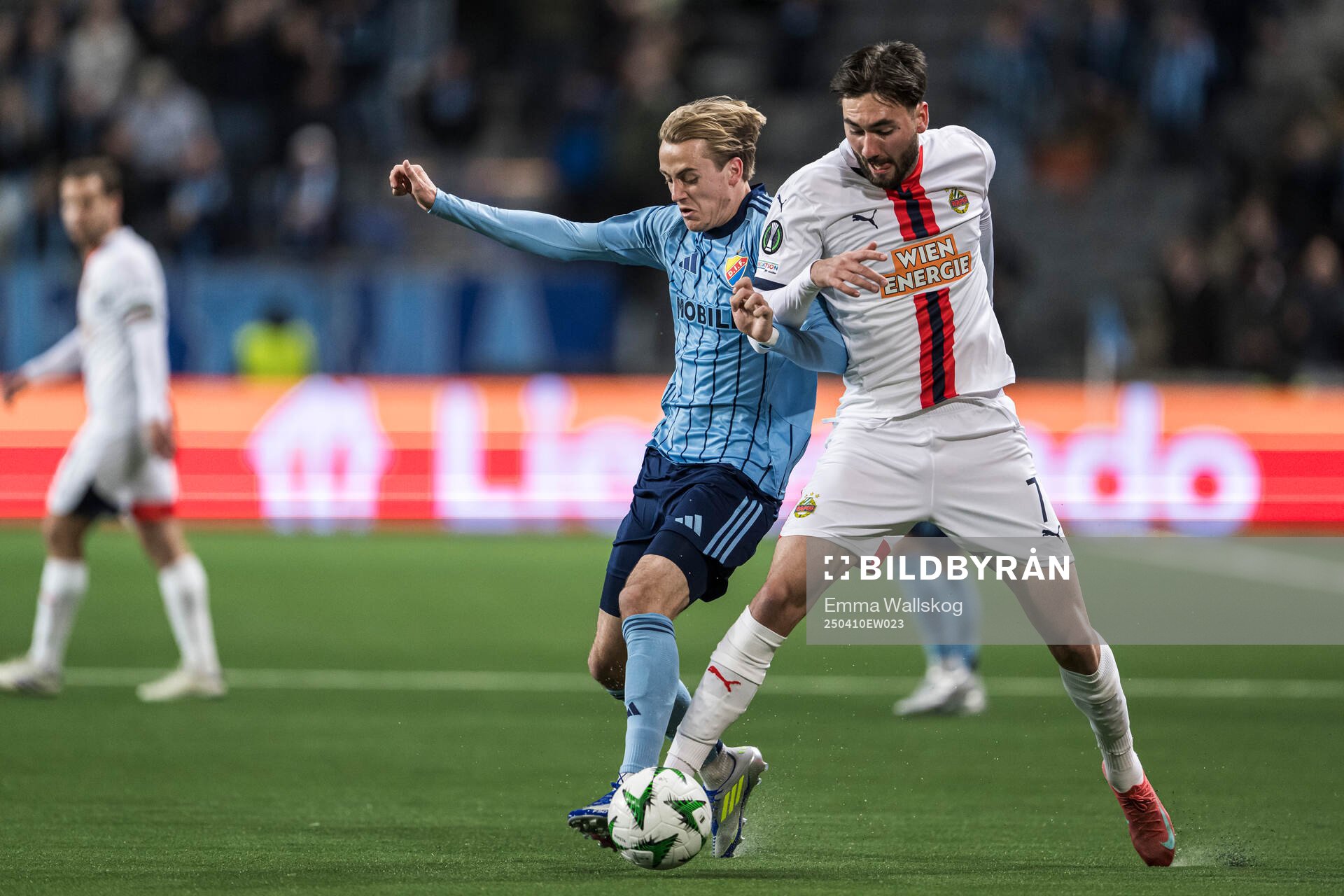 Oskar Fallenius of Djurgården and Dion Beljo of Rapid Wien