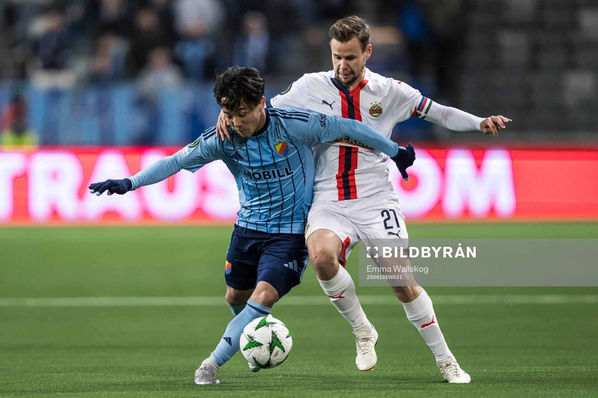Keita Kosugi of Djurgården and Noah Bischof of Rapid Wien