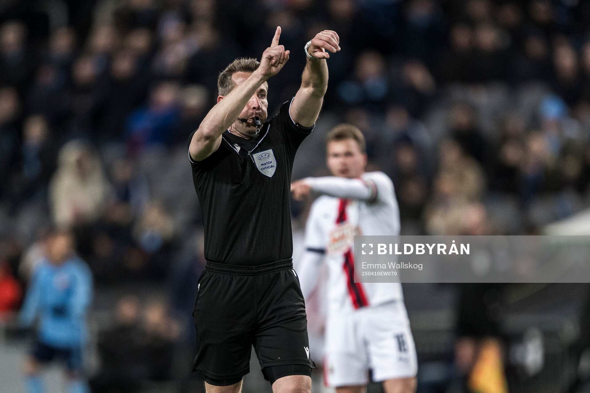 Referee Tobias Stieler