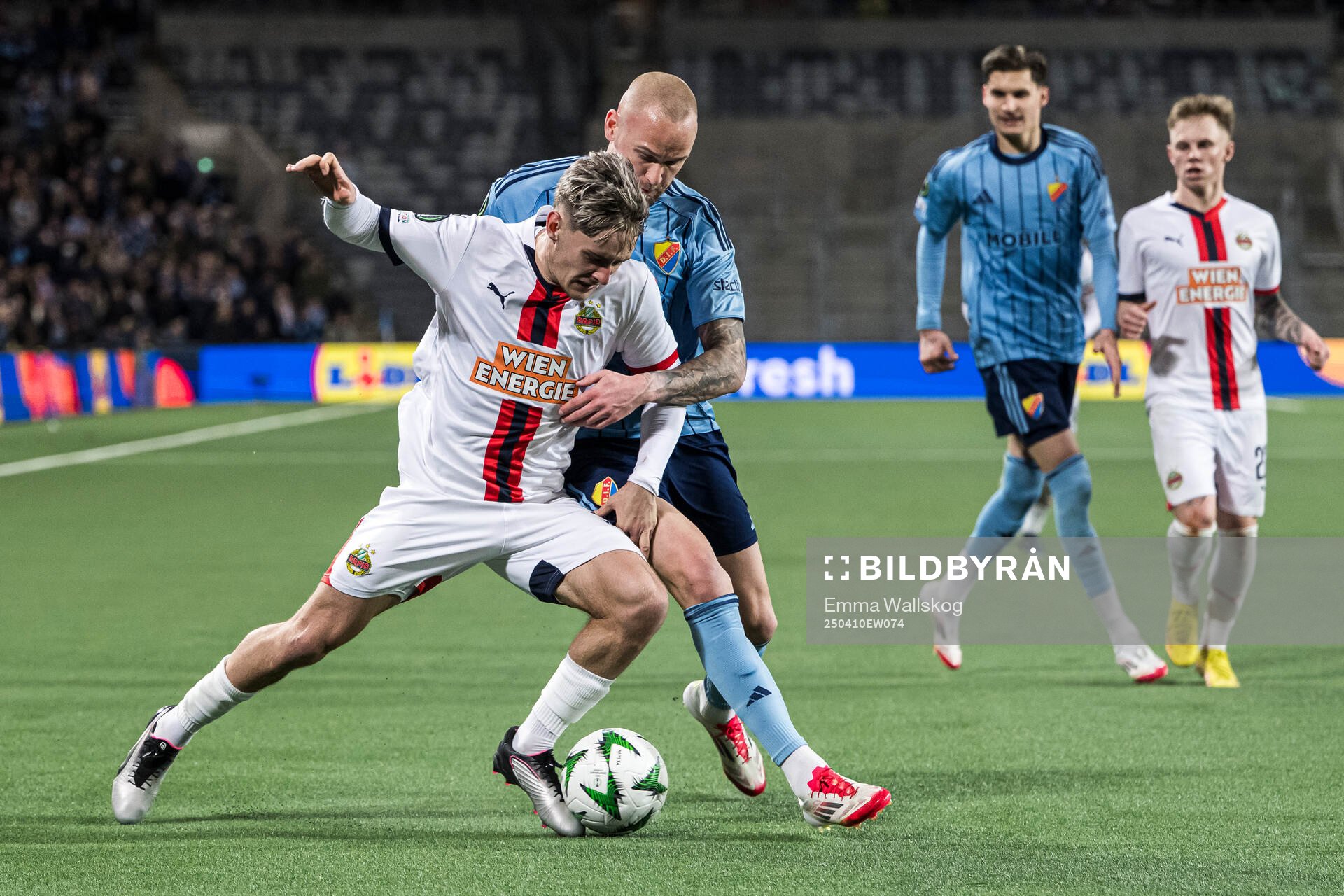 Moritz Oswald of Rapid Wien and Adam Ståhl of Djurgården