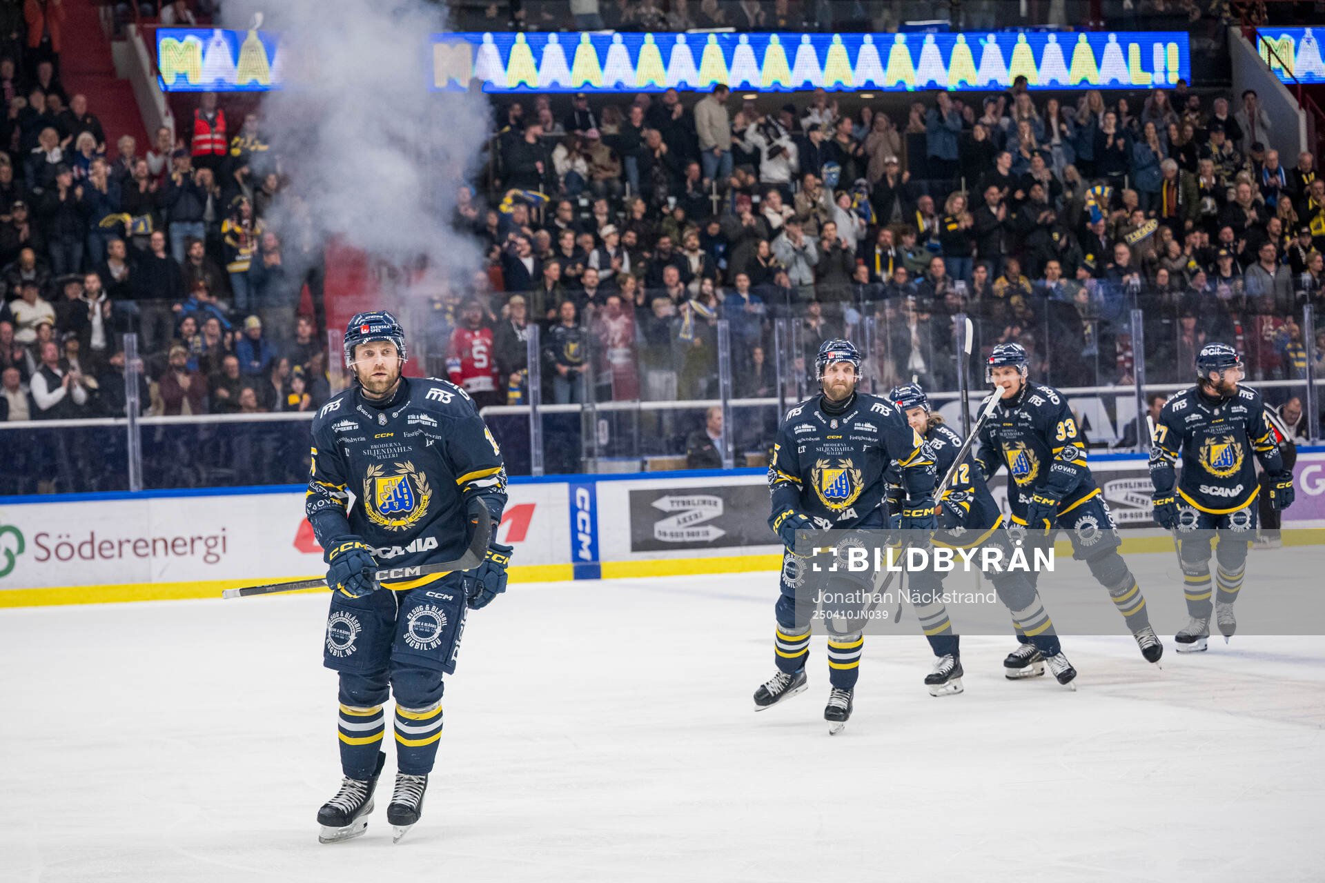 Södertäljes Albin Carlson jublar