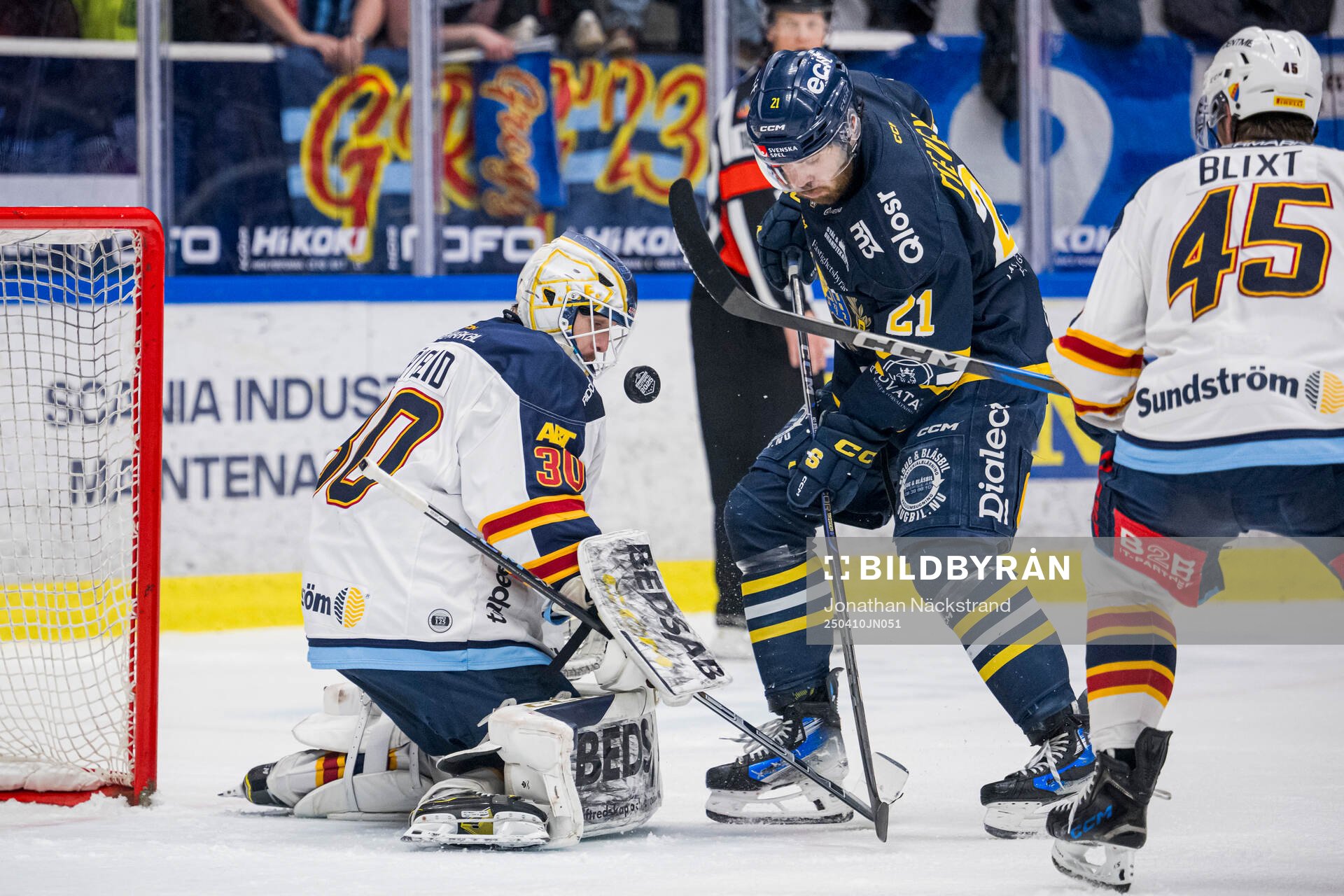 Djurgårdens målvakt Hugo Hävelid och Södertäljes Nolan