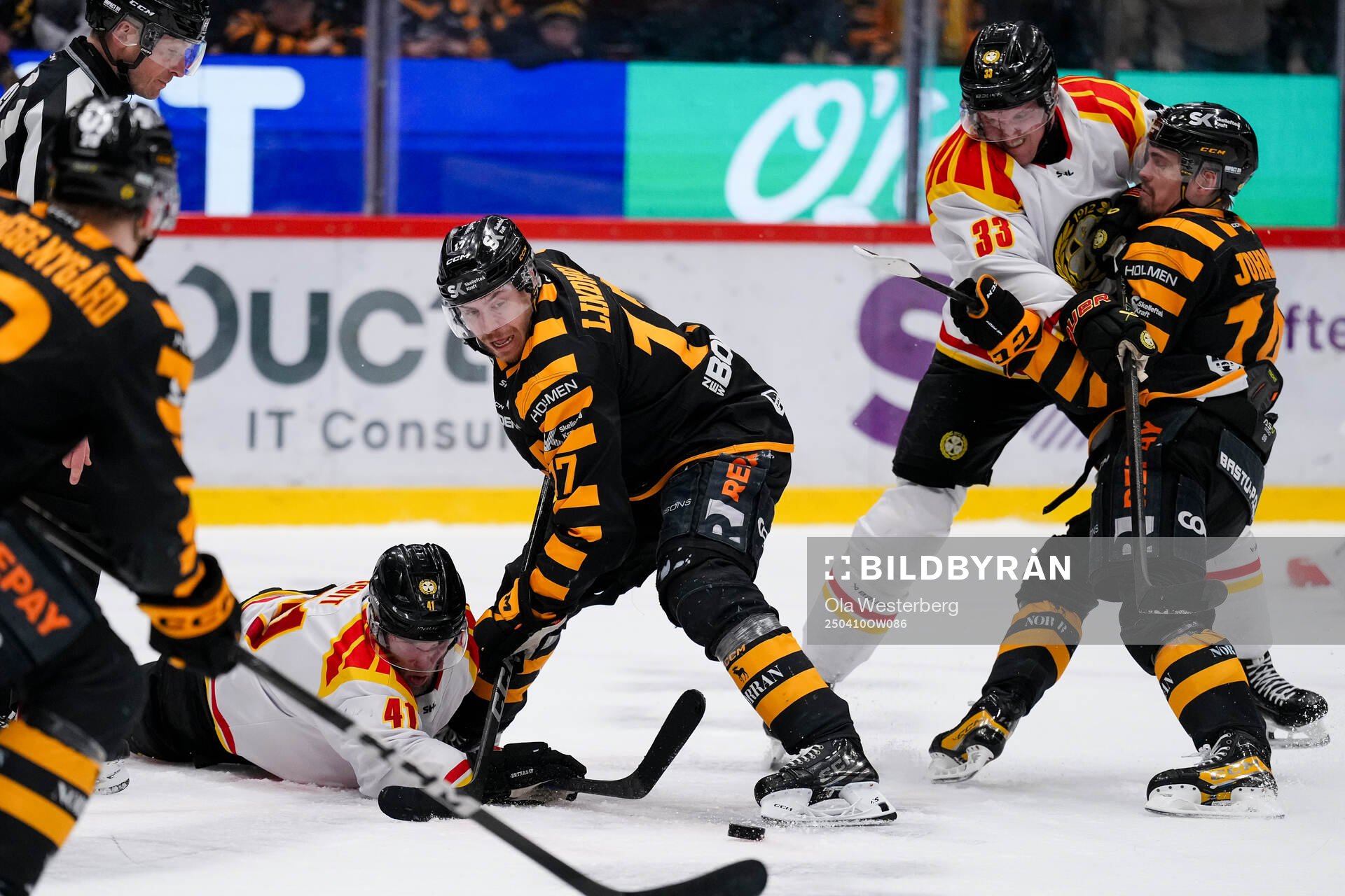 Brynäs Greg Scott och Skellefteås Pär Lindholm